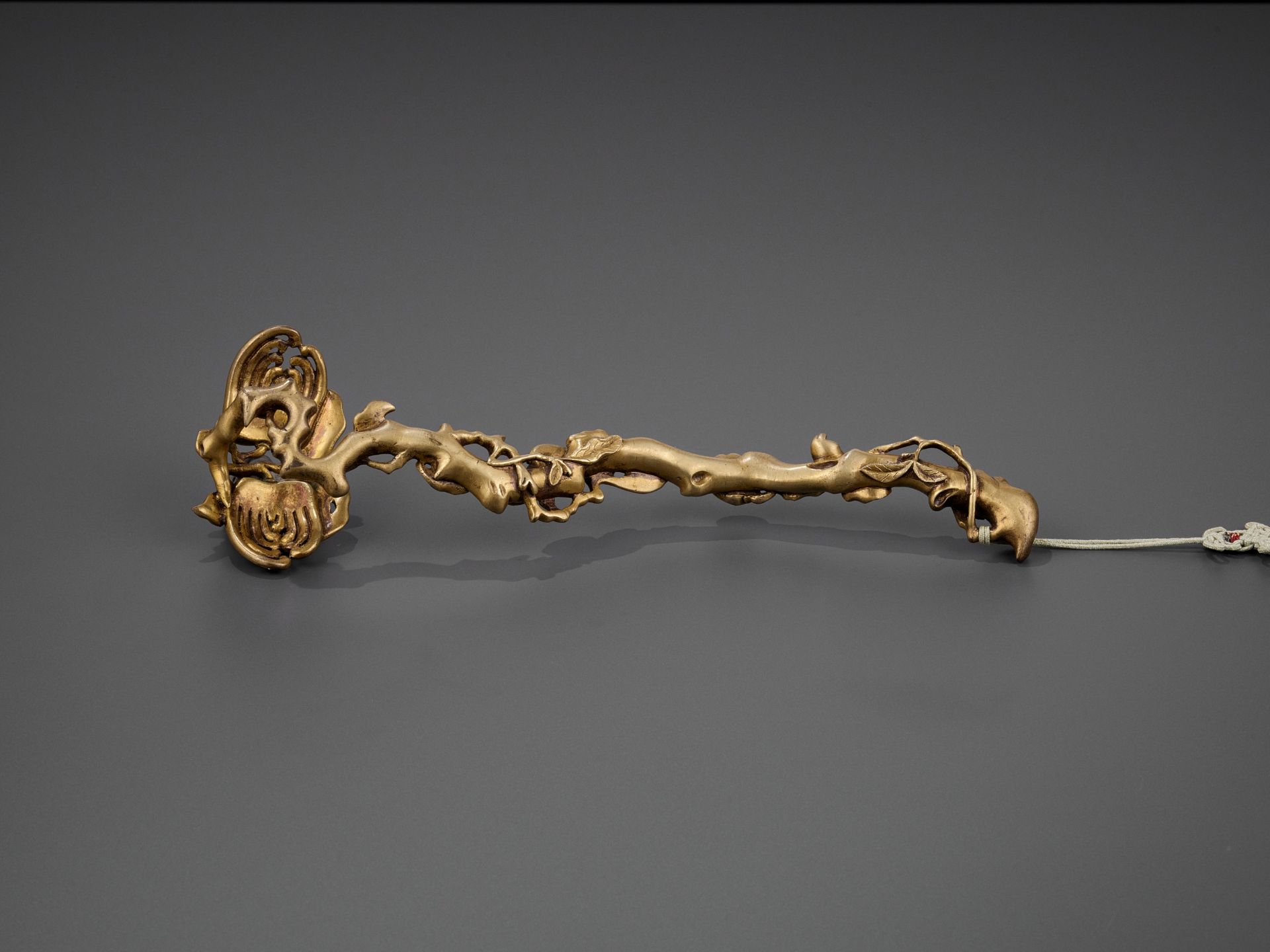 A CHAMPLEVE ENAMEL 'BUDDHA'S HAND' RUYI SCEPTER, QING DYNASTY - Image 8 of 11