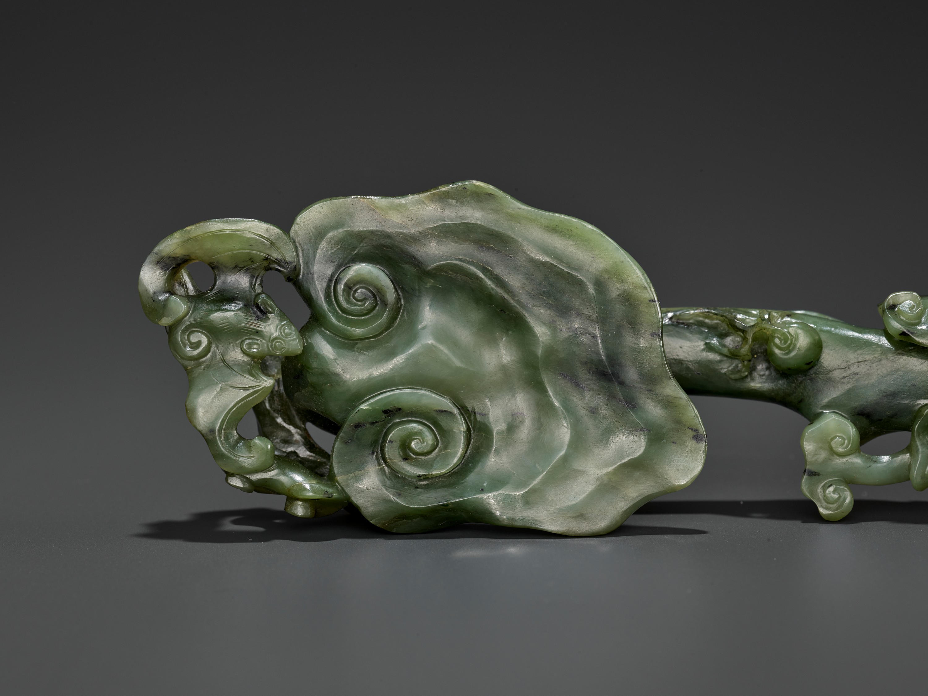 A SPINACH-GREEN JADE RUYI SCEPTER, MID-QING - Image 4 of 15