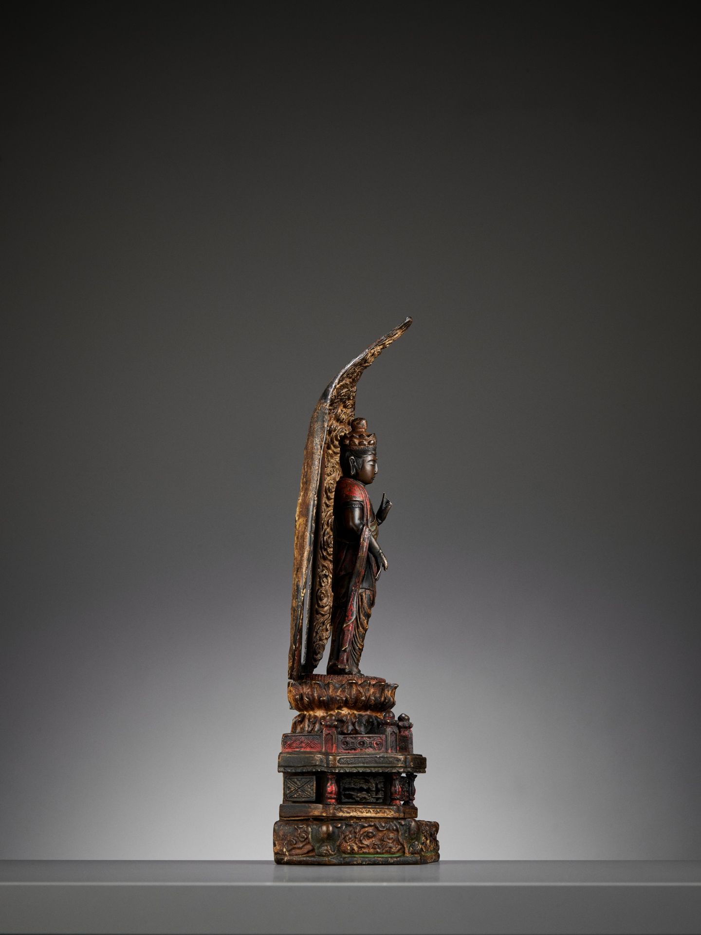 A POLYCHROME ENAMELED BRONZE FIGURE OF KANNON BOSATSU, LATE EDO PERIOD - Image 8 of 10