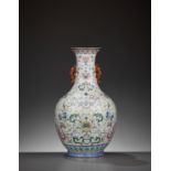 A FAMILLE ROSE 'LOTUS AND DRAGONS' VASE, LATE QING TO REPUBLIC