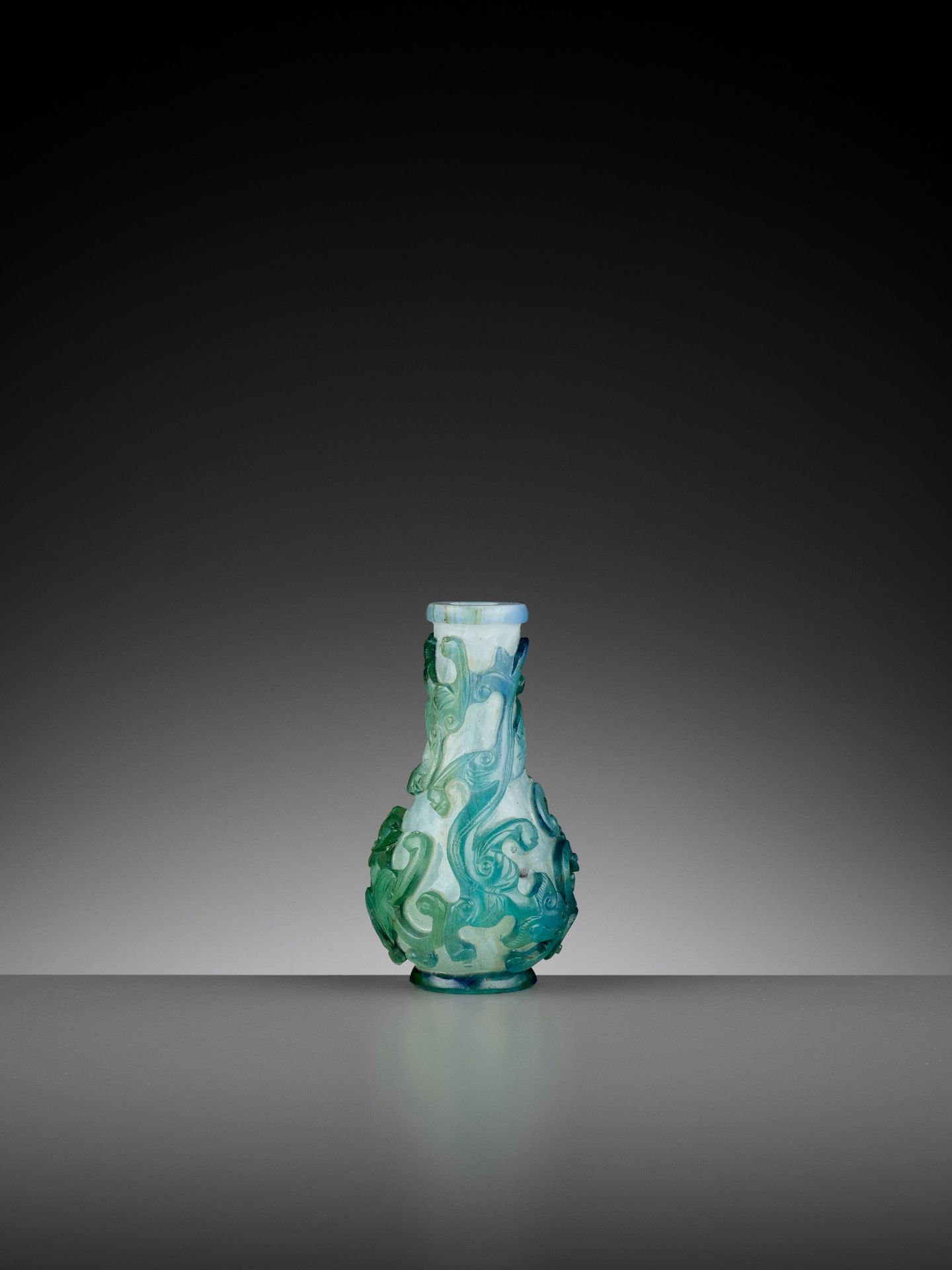 AN AQUAMARINE OVERLAY 'CHILONG' MINIATURE VASE, YUHUCHUNPING, QING - Image 11 of 13