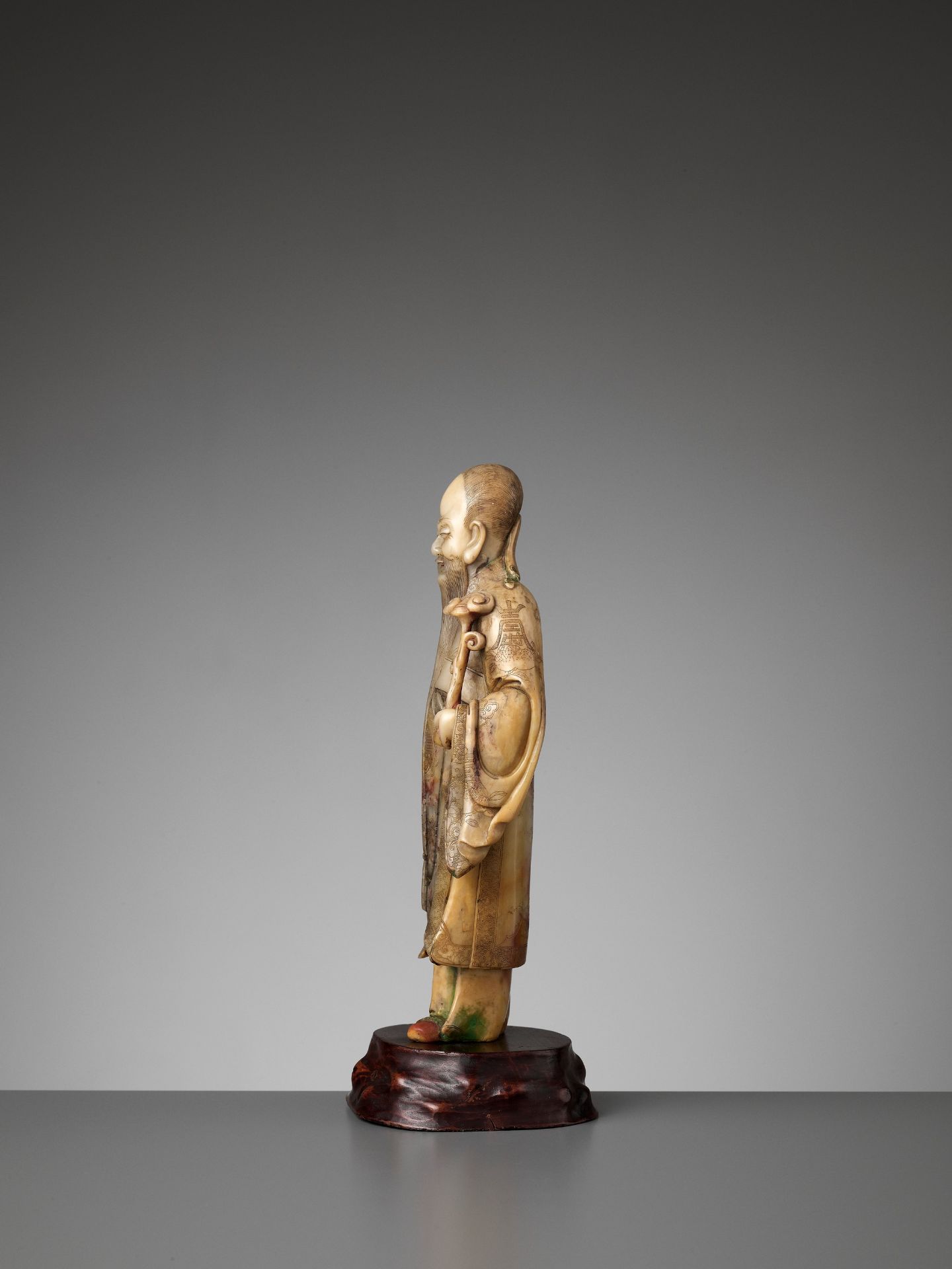 A CARVED SOAPSTONE FIGURE OF SHOULAO, MID-QING - Image 11 of 13