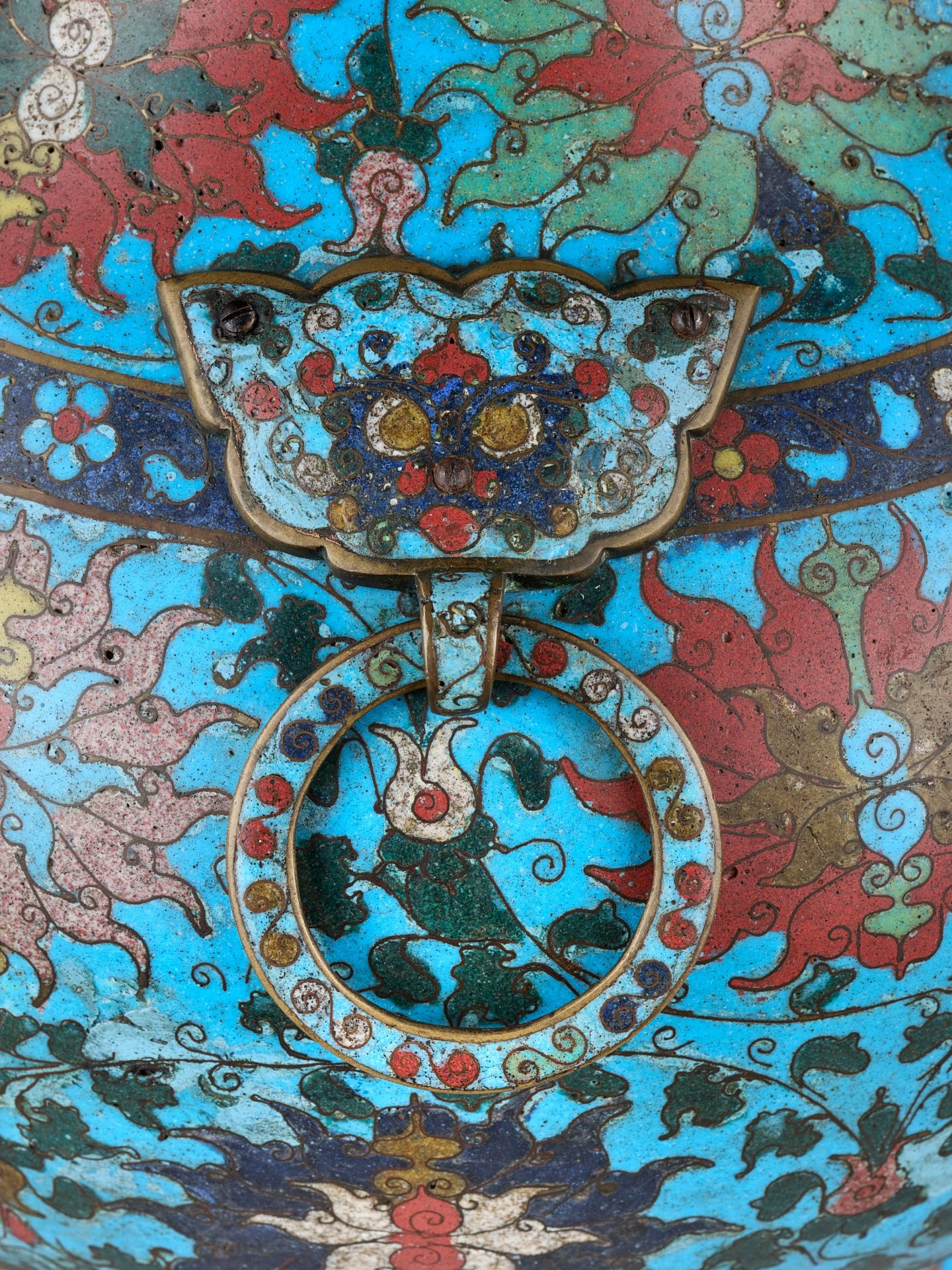 A VERY LARGE CLOISONNE HU, MING DYNASTY - Bild 2 aus 9