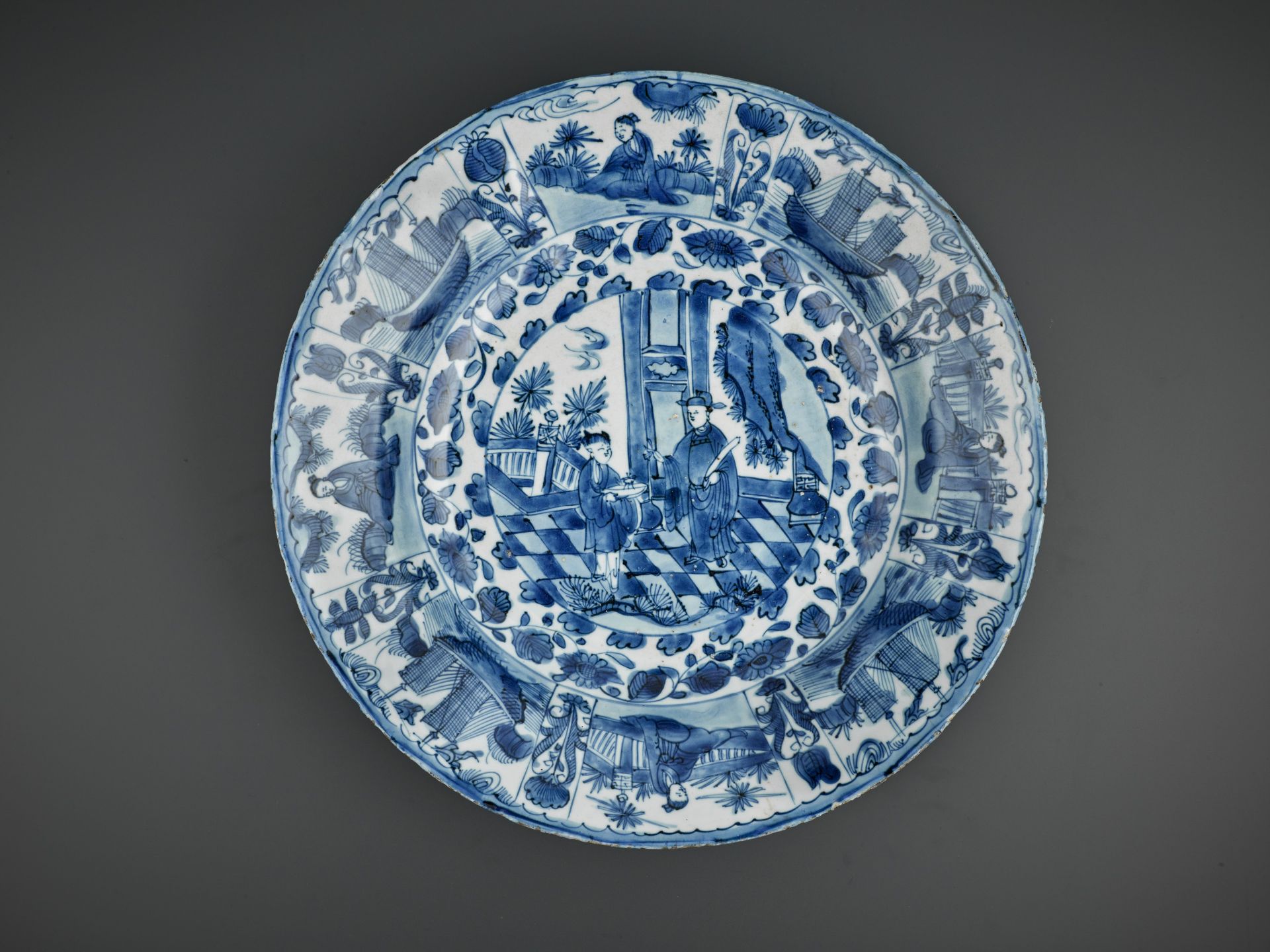 A LARGE BLUE AND WHITE 'COURT OFFICIAL AND ATTENDANT' DISH, WANLI