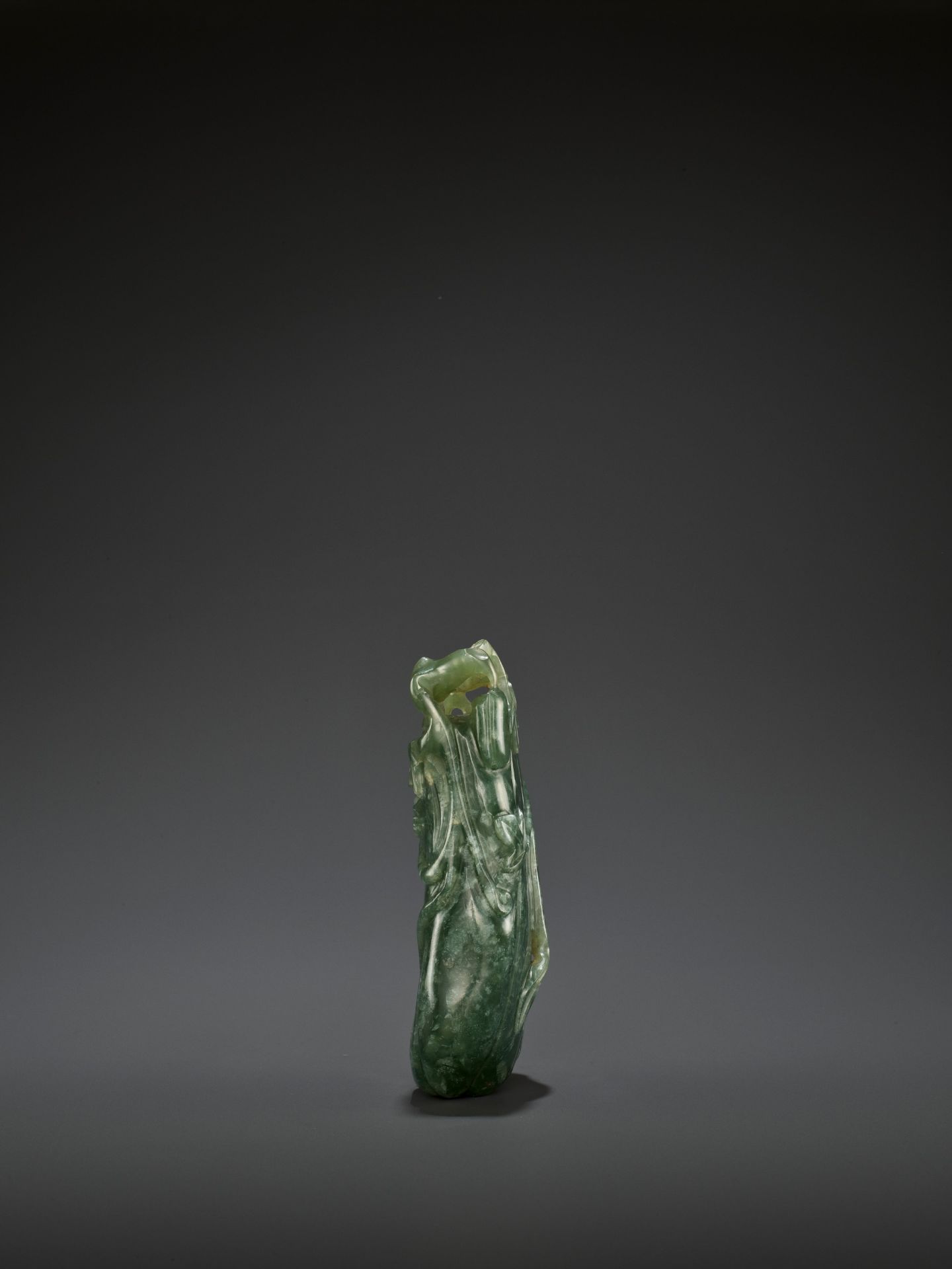 A DARK GREEN JADEITE 'MELON' SOLIFLORE VASE, QING - Bild 5 aus 9