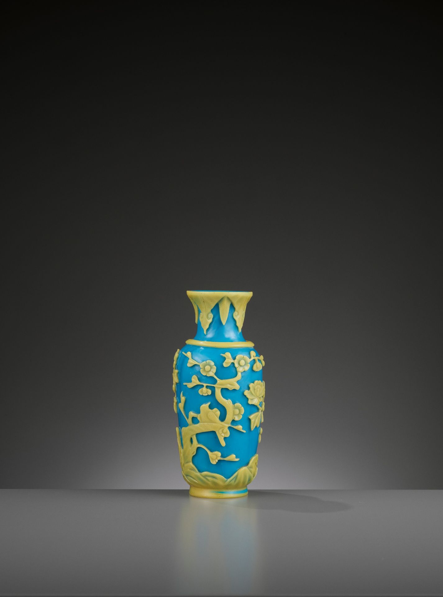 A YELLOW OVERLAY TURQUOISE GLASS VASE, TONGZHI MARK AND PERIOD - Image 5 of 9