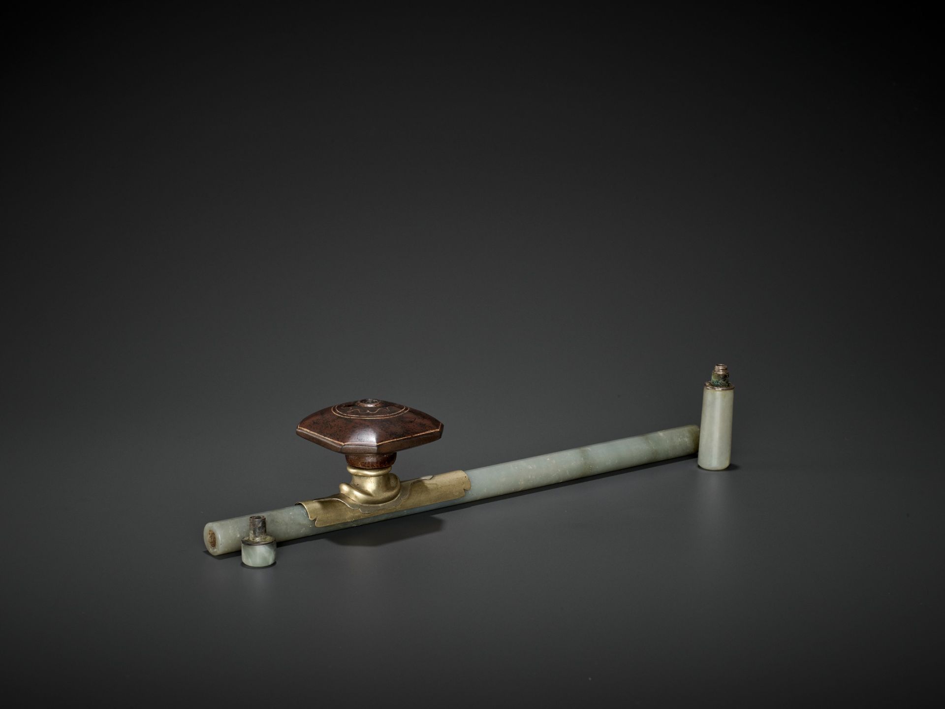 A JADE OPIUM PIPE, QING DYNASTY - Bild 5 aus 6