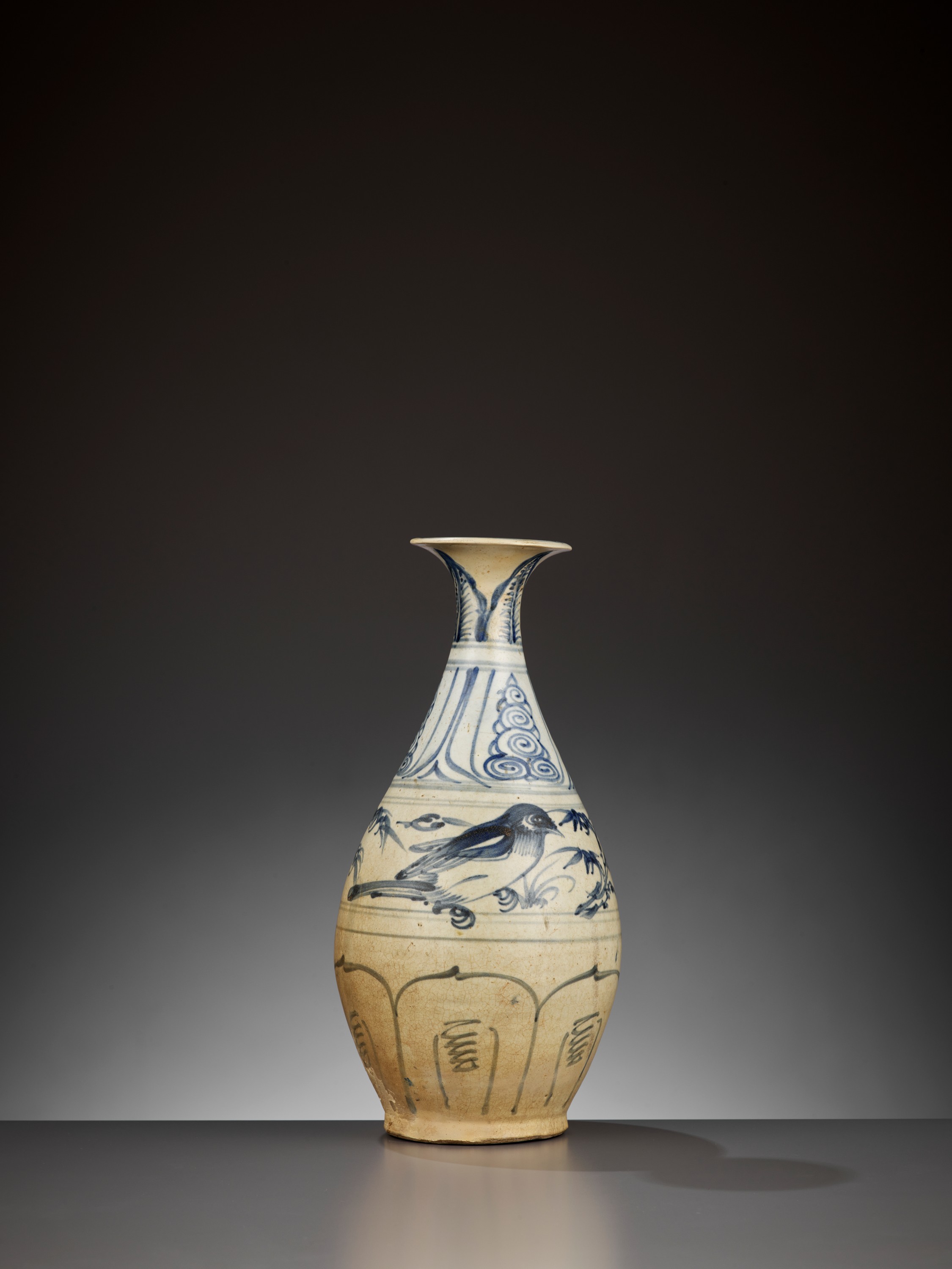 A BLUE AND WHITE BOTTLE, BINH TY BA, LE DYNASTY