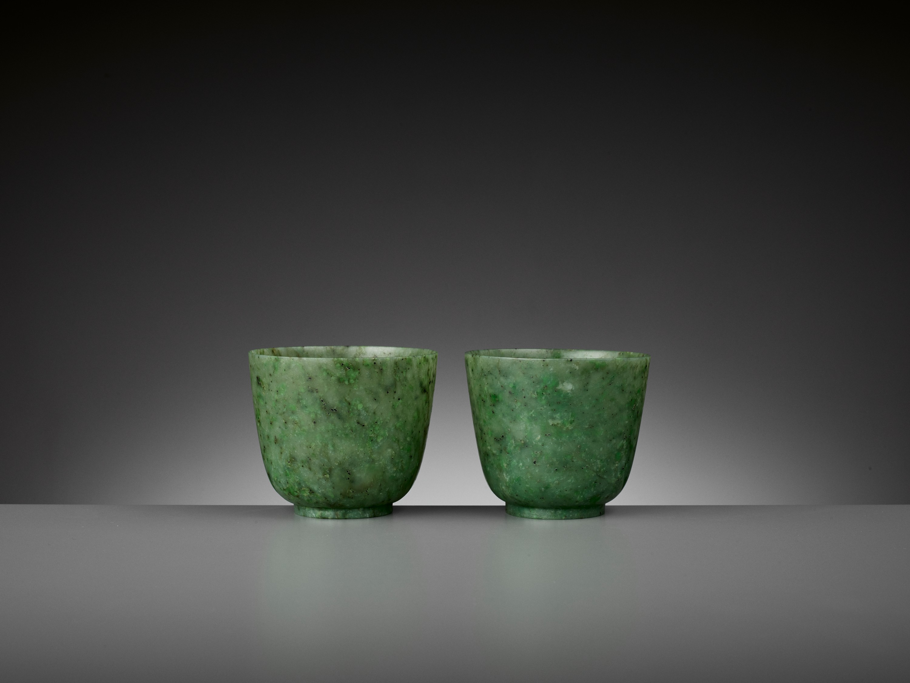 A PAIR OF SPINACH-GREEN JADE CUPS, QING DYNASTY - Image 2 of 8