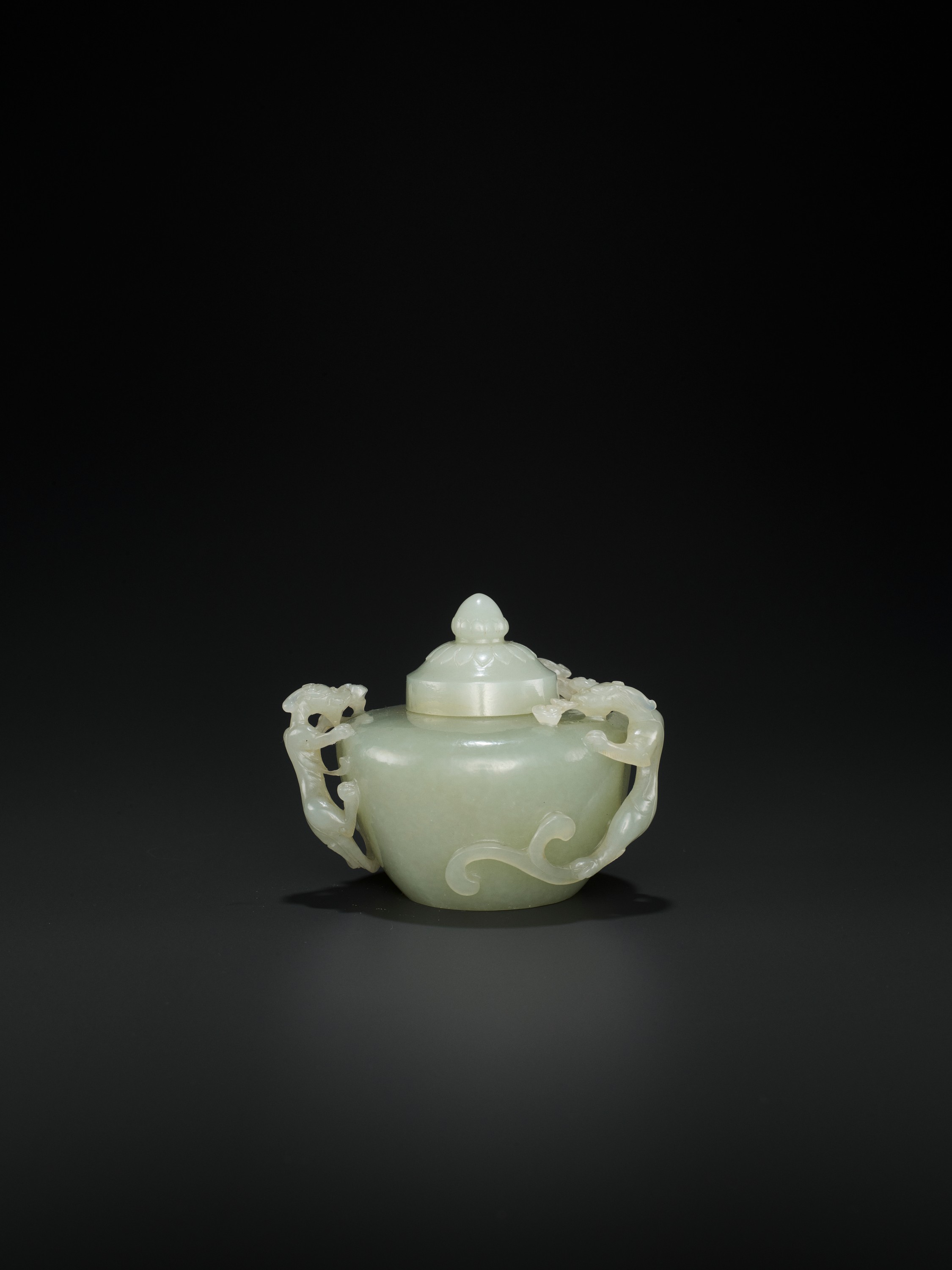 AN OPENWORK PALE CELADON JADE 'CHILONG' WATER POT AND COVER, QING - Image 8 of 11