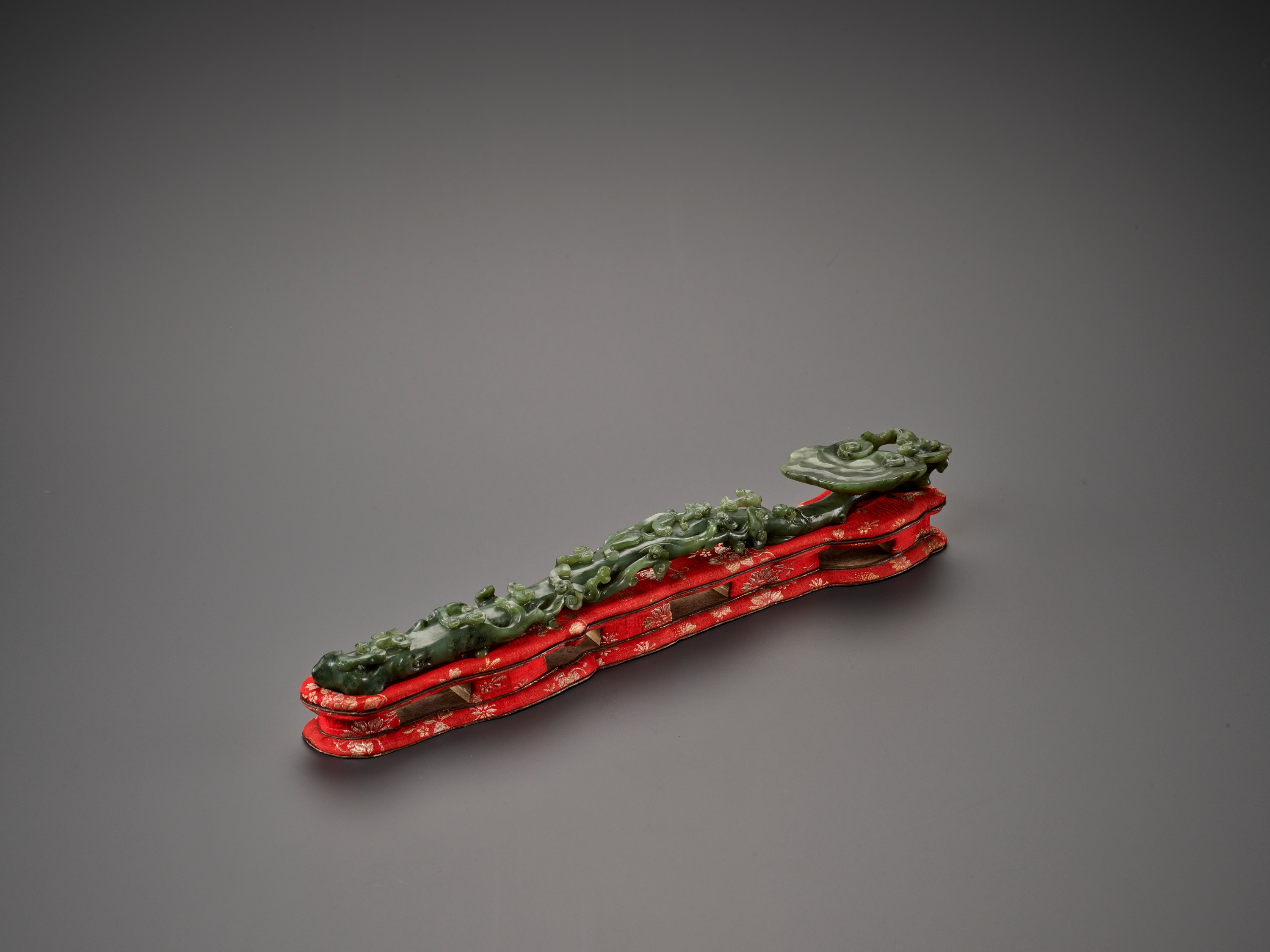 A SPINACH-GREEN JADE RUYI SCEPTER, MID-QING - Image 15 of 15