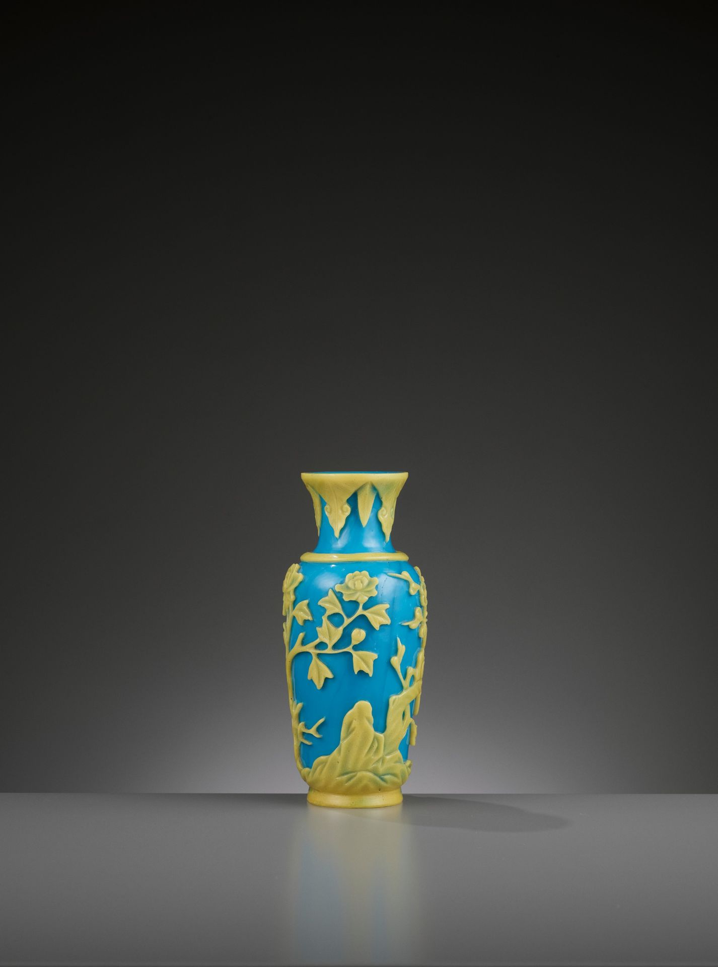 A YELLOW OVERLAY TURQUOISE GLASS VASE, TONGZHI MARK AND PERIOD - Image 4 of 9