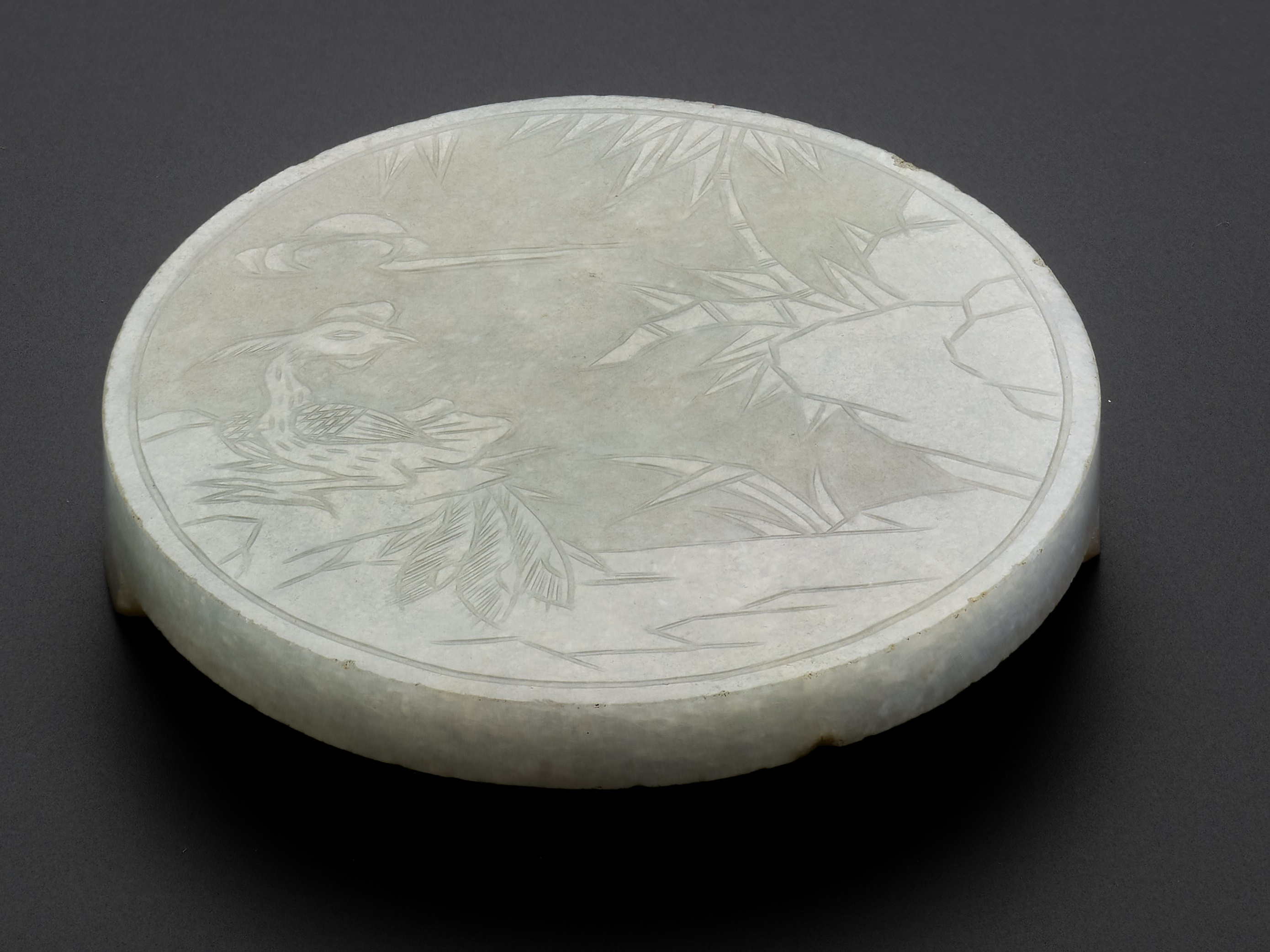 A PALE CELADON JADE BELT PLAQUE, QING DYNASTY OR EARLIER - Image 2 of 4