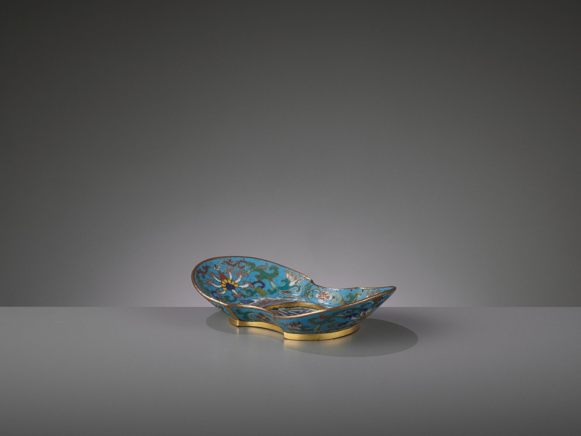 A CLOISONNE AND GILT-BRONZE 'DOUBLE HAPPINESS' CUP STAND, QIANLONG - Image 7 of 10