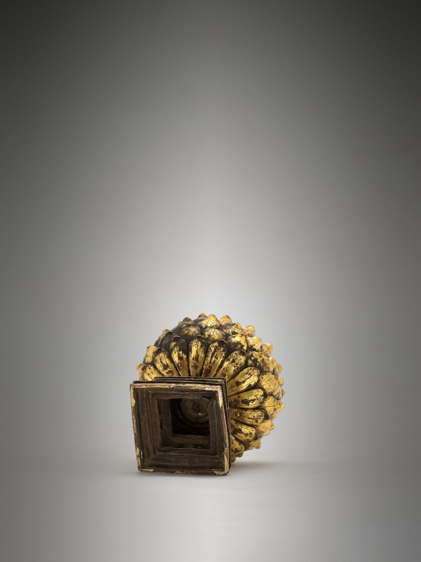 A ROCK CRYSTAL SPHERE WITH A GILT BRONZE LOTUS BASE, QING DYNASTY - Image 8 of 11