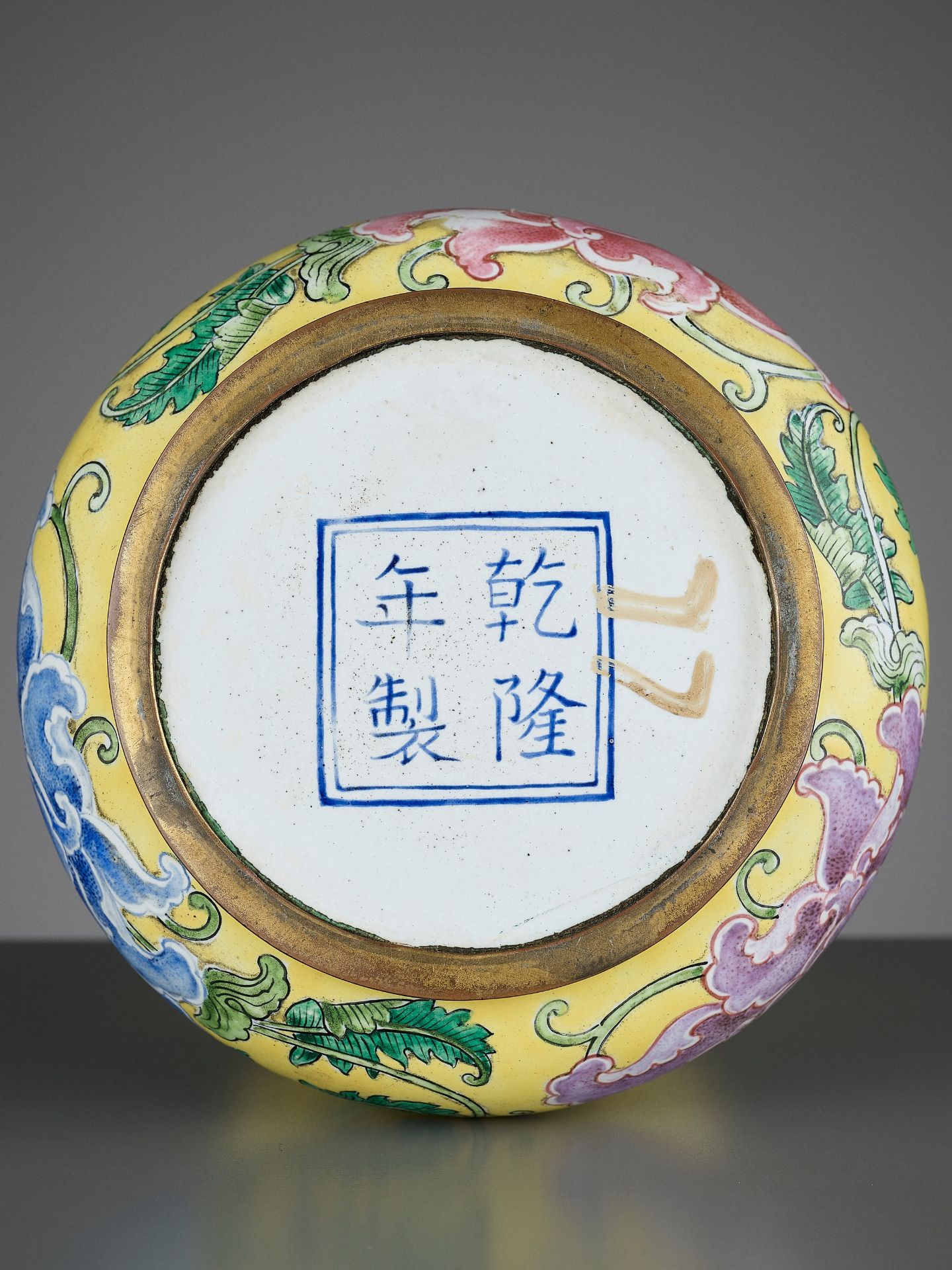 A BEIJING ENAMEL ON COPPER 'PEONIES' WATER POT, QIANLONG MARK AND PERIOD - Image 3 of 11