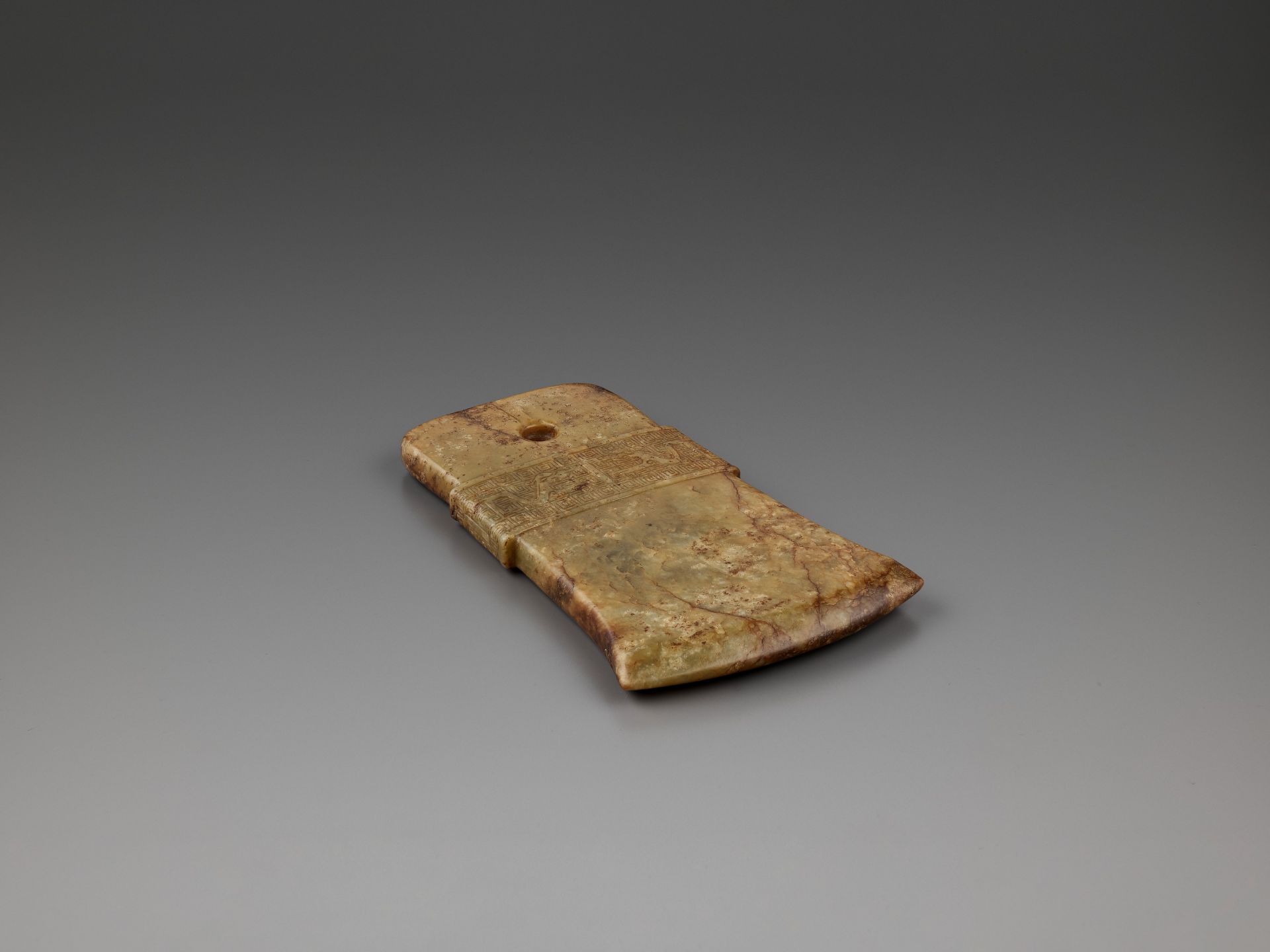 AN ARCHAISTIC RUSSET AND CELADON JADE AXE, QI, MING DYNASTY - Image 9 of 9