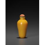 AN IMPERIAL YELLOW GLASS SNUFF BOTTLE, QING DYNASTY