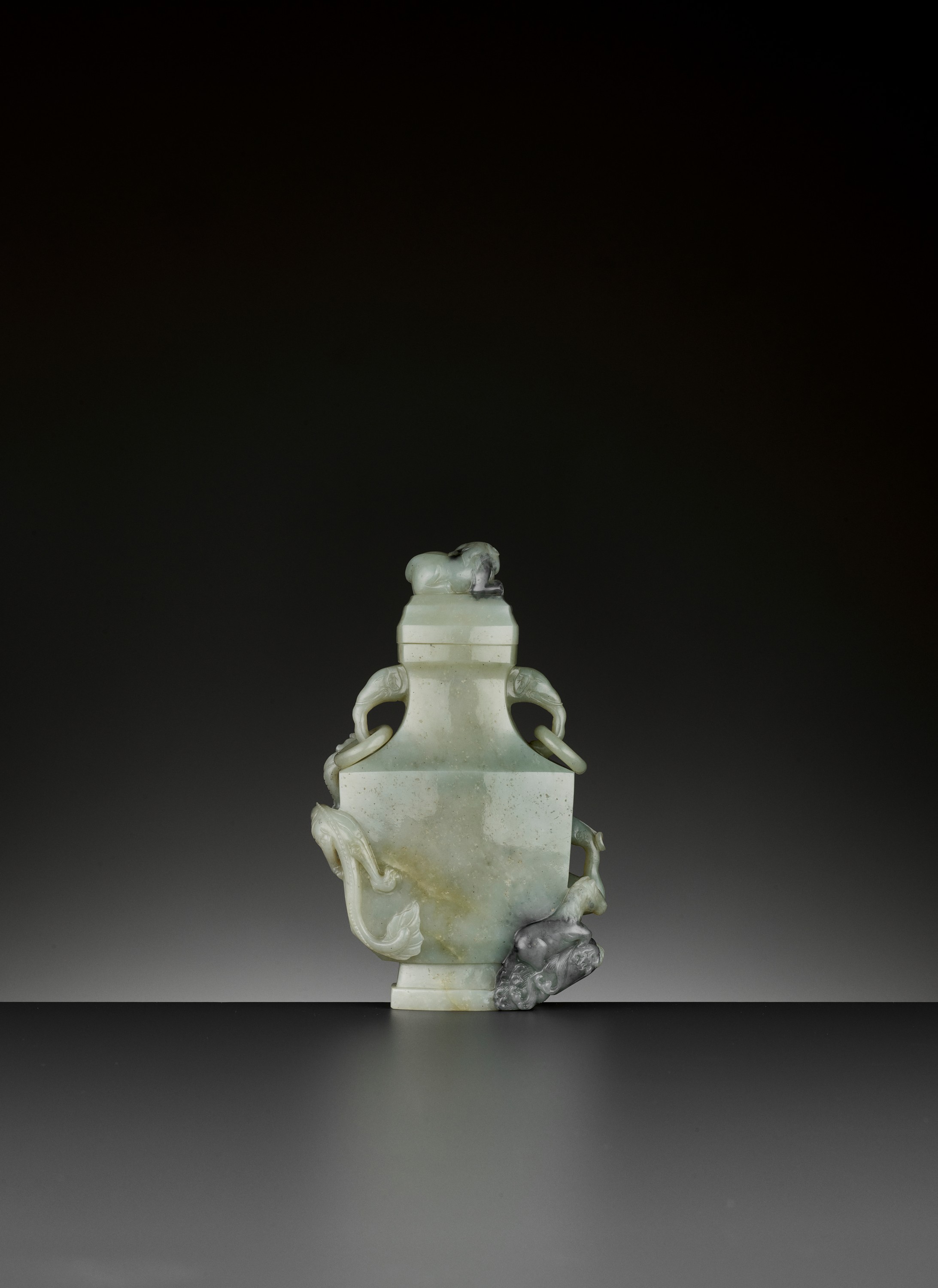 A CELADON AND GREY JADE BALUSTER VASE AND COVER, QING DYNASTY - Image 5 of 15