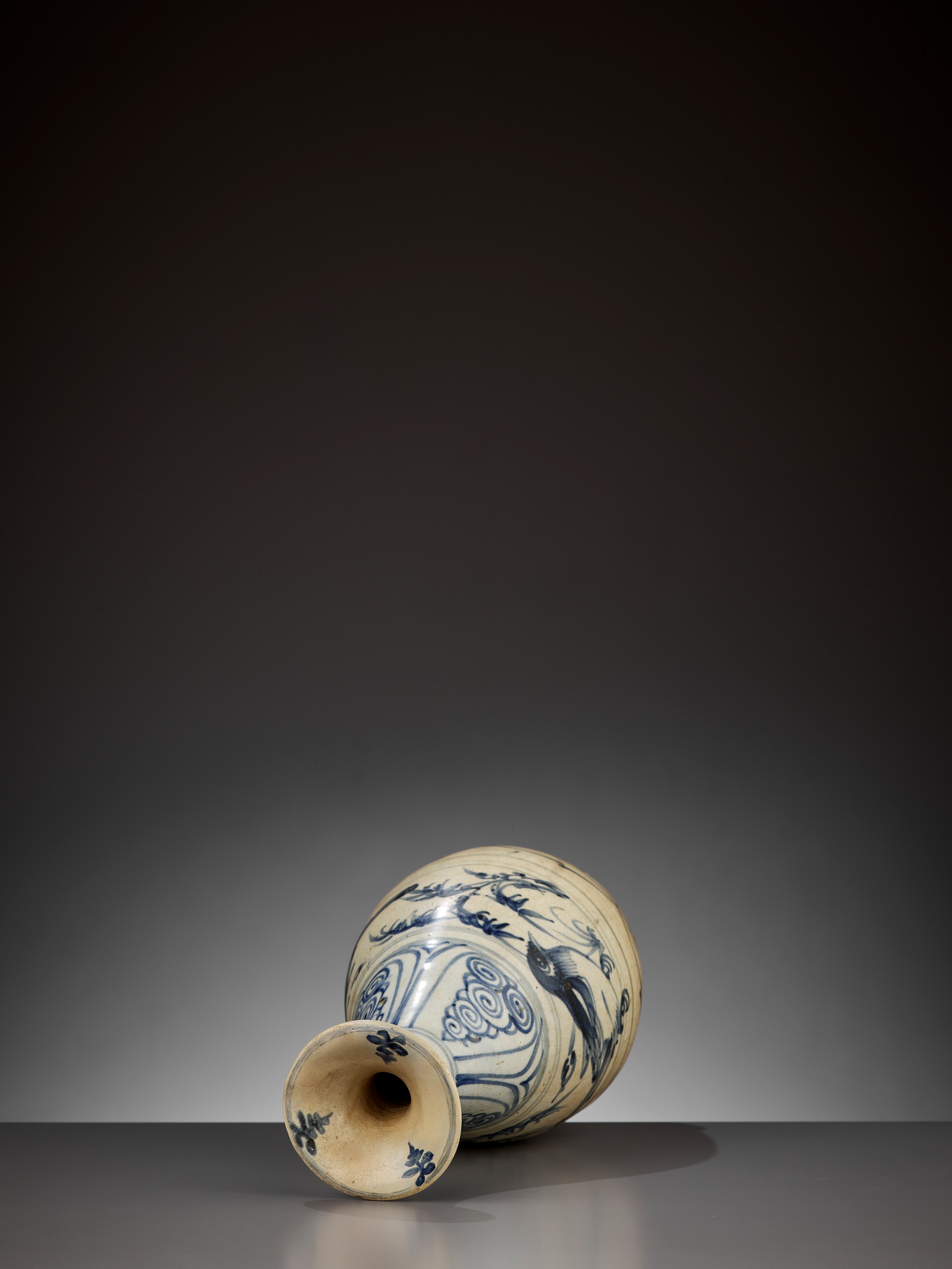 A BLUE AND WHITE BOTTLE, BINH TY BA, LE DYNASTY - Image 6 of 7