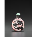 A RED AND BLACK DOUBLE OVERLAY GLASS 'CHILONG' SNUFF BOTTLE, YANGZHOU SCHOOL, QING DYNASTY