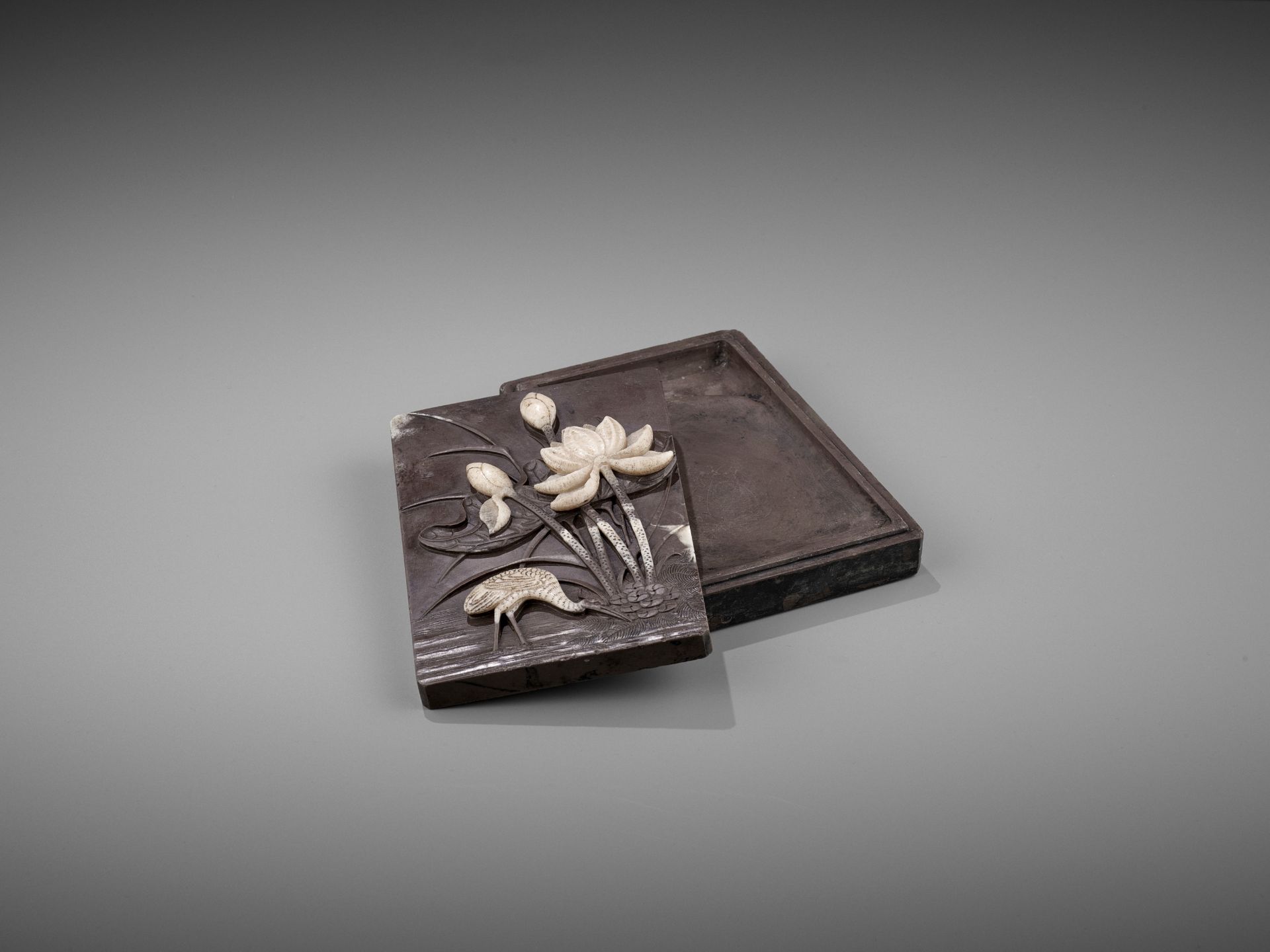 A DUAN 'CRANE AND LOTUS' INKSTONE AND COVER, QING - Bild 9 aus 12