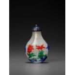 A THREE-COLOR OVERLAY GLASS SNUFF BOTTLE, QING DYNASTY