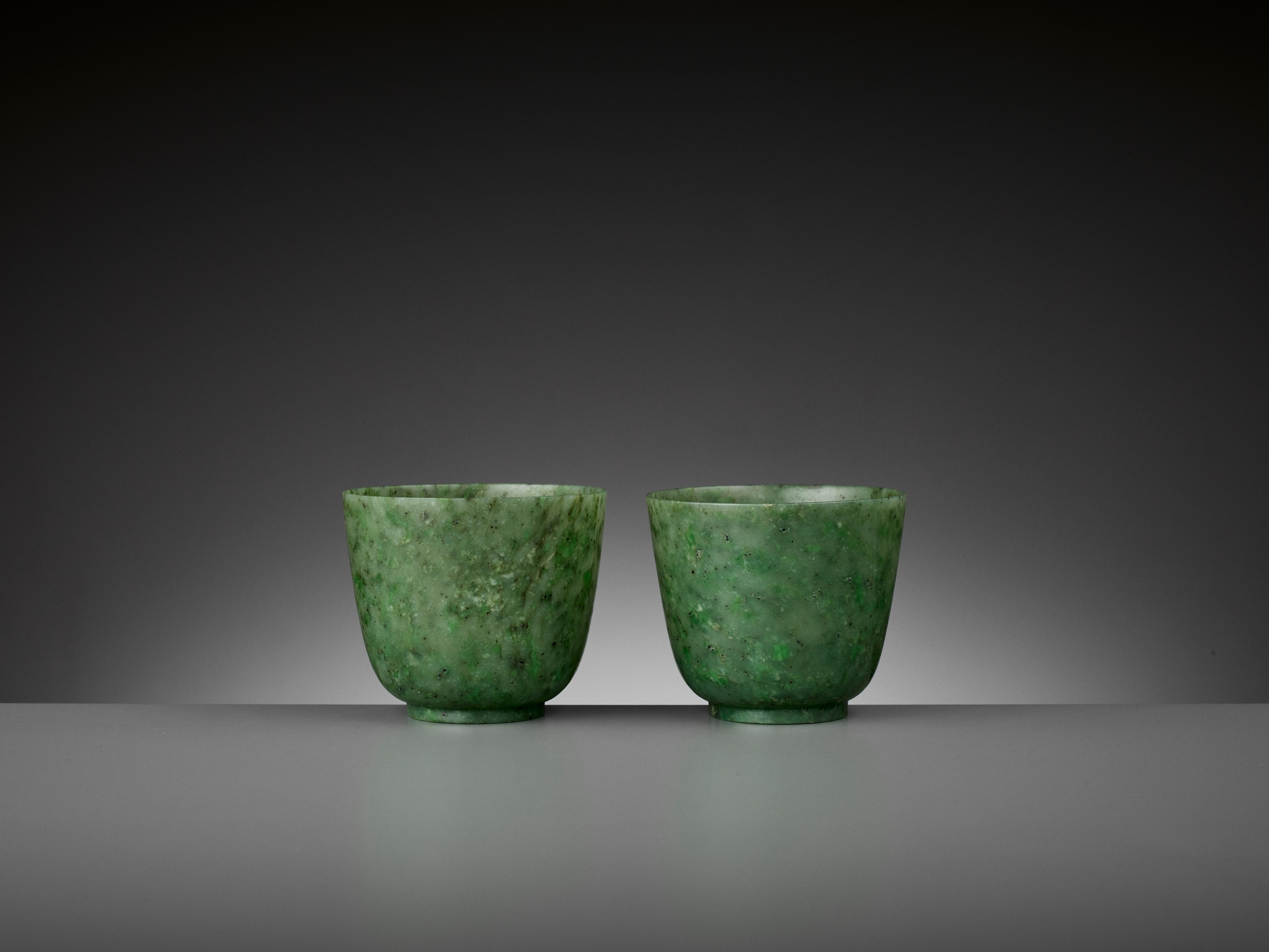 A PAIR OF SPINACH-GREEN JADE CUPS, QING DYNASTY - Image 6 of 8