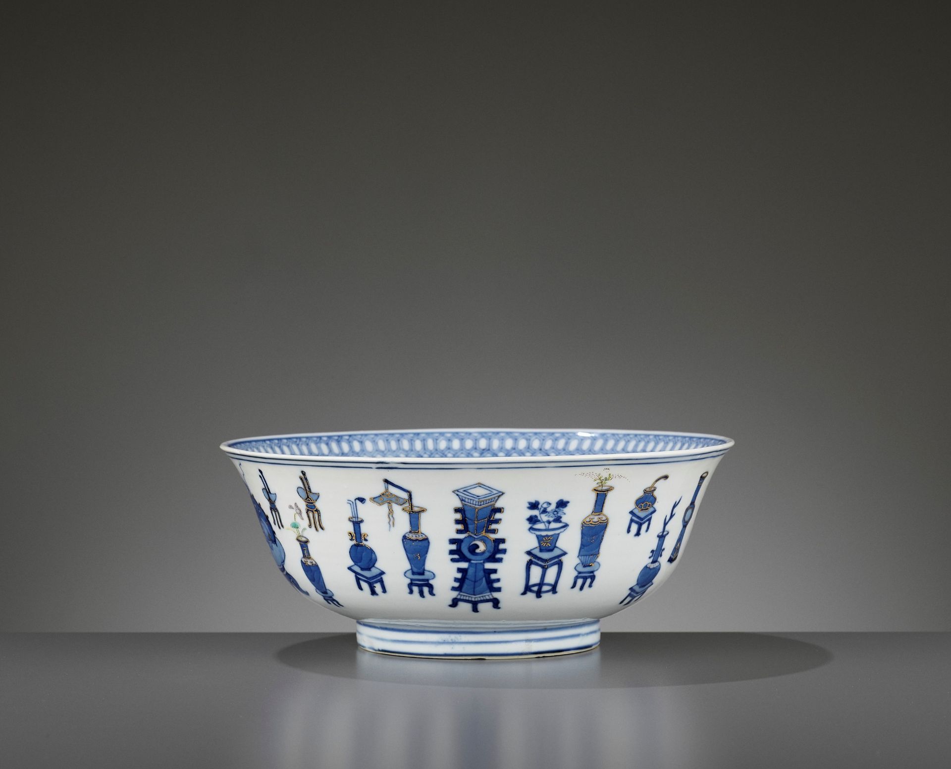 A GILT AND POLYCHROME ENAMELED 'HUNDRED ANTIQUES' BOWL, DAOGUANG MARK AND PERIOD