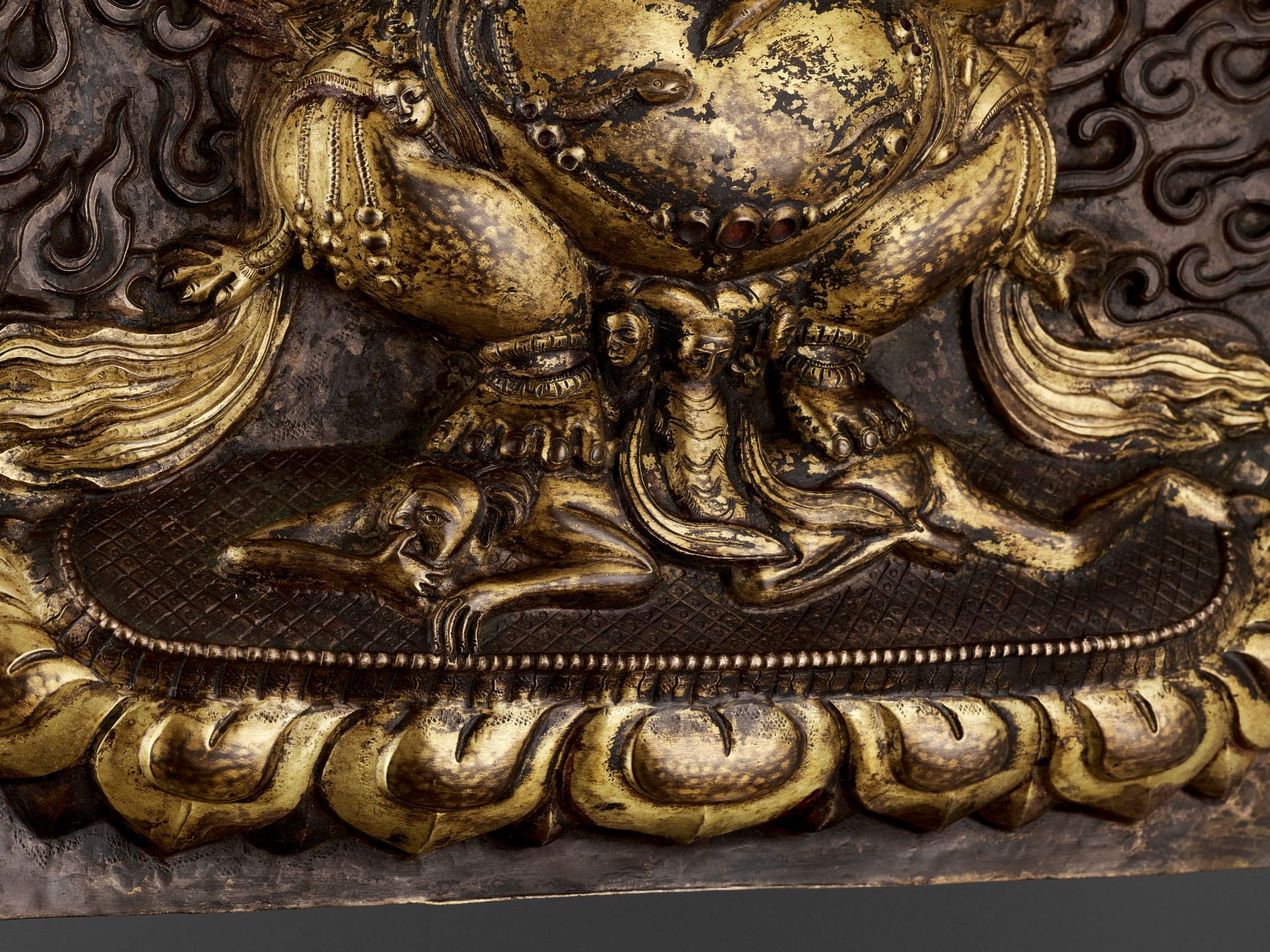 A LARGE GILT-COPPER REPOUSSE RELIEF OF MAHAKALA, 18TH-19TH CENTURY - Image 3 of 8