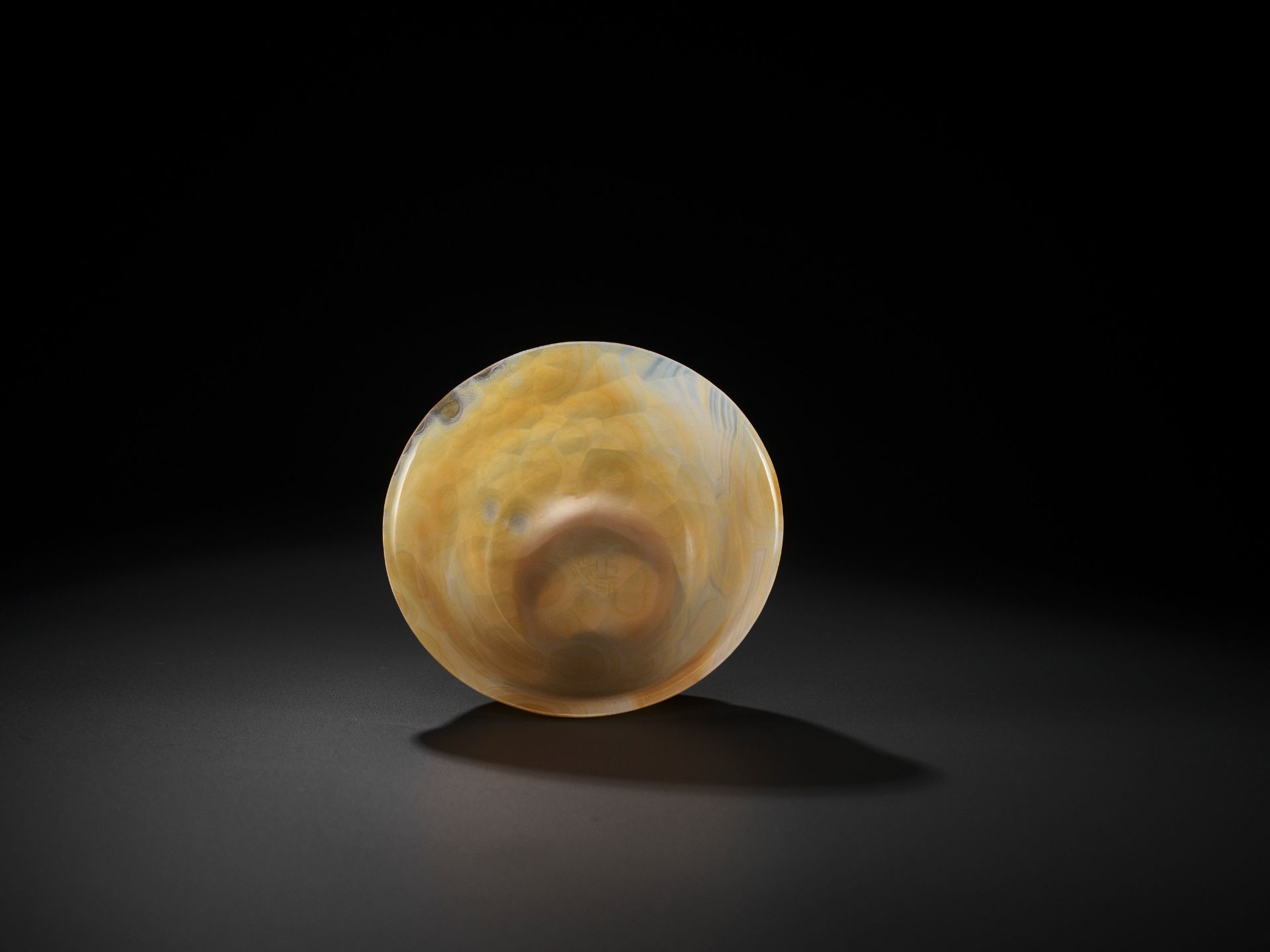 A TRANSLUCENT BANDED AGATE BOWL, QING DYNASTY - Image 12 of 14