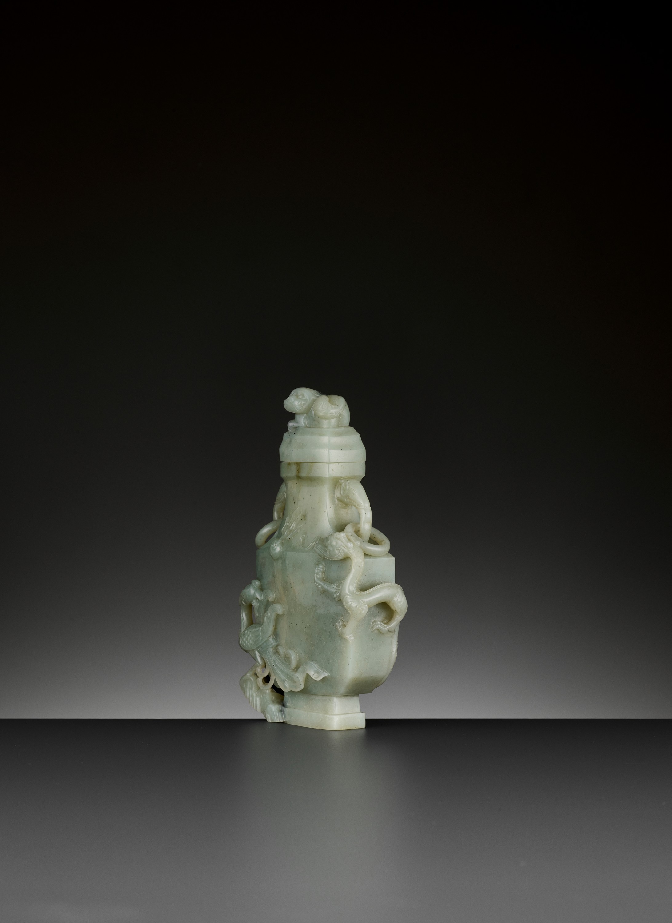 A CELADON AND GREY JADE BALUSTER VASE AND COVER, QING DYNASTY - Image 10 of 15