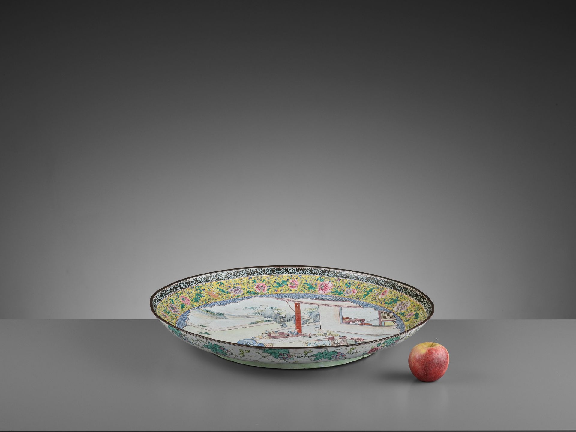 AN EXCEPTIONAL AND VERY LARGE CANTON ENAMEL ‘SCHOLARS’ DISH, EARLY 18TH CENTURY - Image 2 of 12