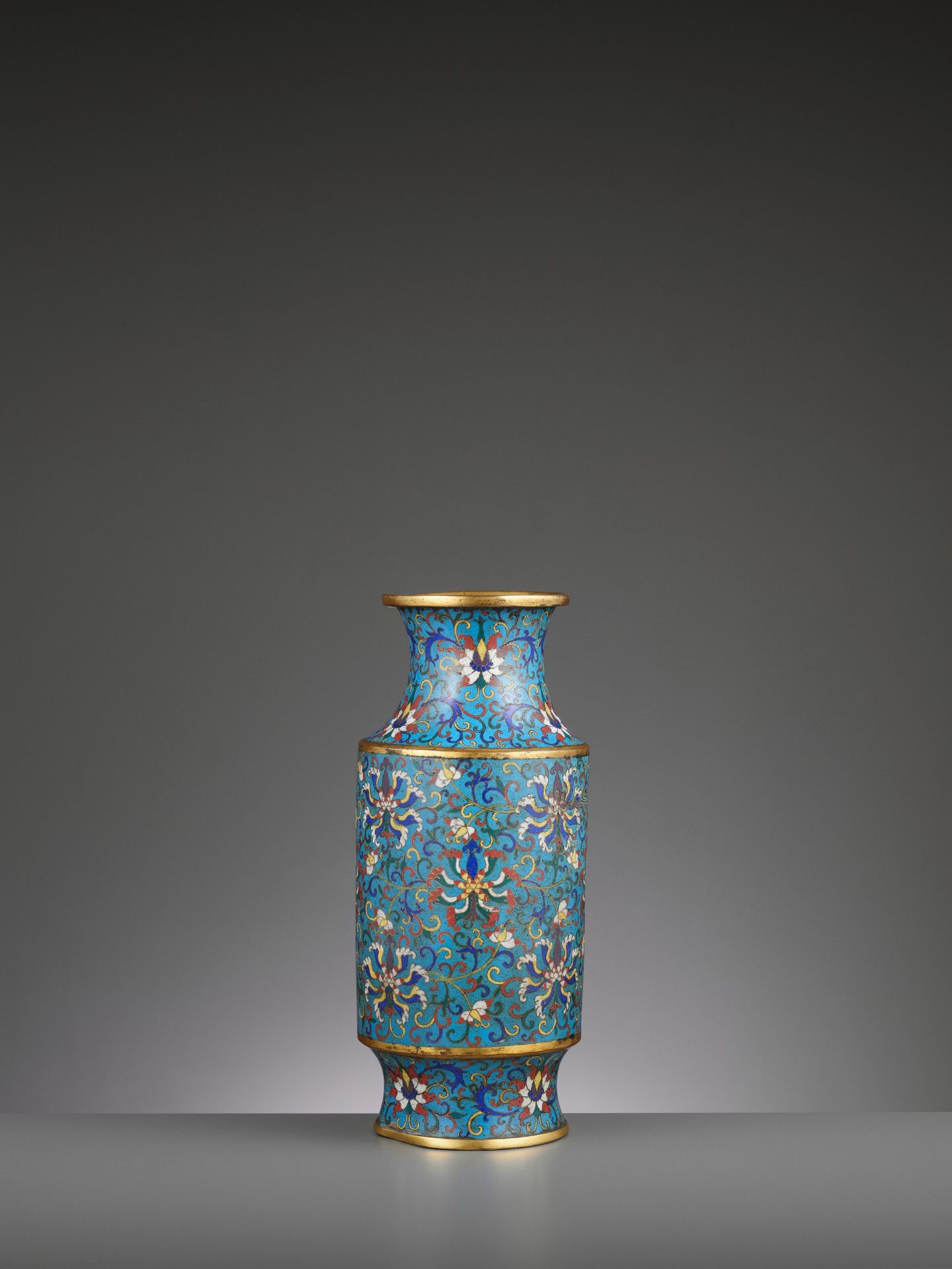 A CLOISONNE ENAMEL LANTERN VASE, JIAQING - Image 3 of 7