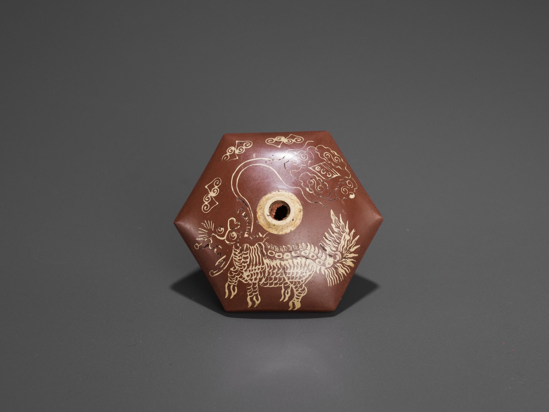 A BAMBOO OPIUM PIPE WITH HARDSTONE, SILVER AND YIXING CERAMIC FITTINGS, LATE QING TO REPUBLIC - Bild 7 aus 10