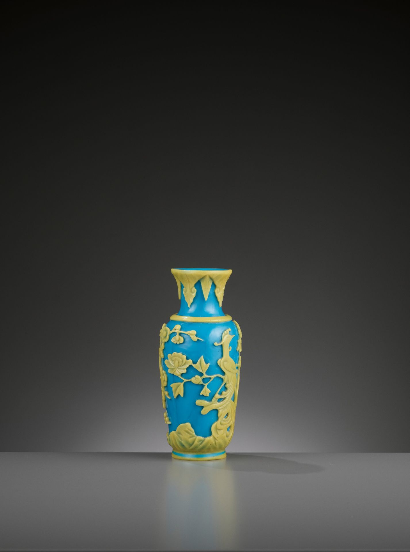 A YELLOW OVERLAY TURQUOISE GLASS VASE, TONGZHI MARK AND PERIOD - Image 6 of 9