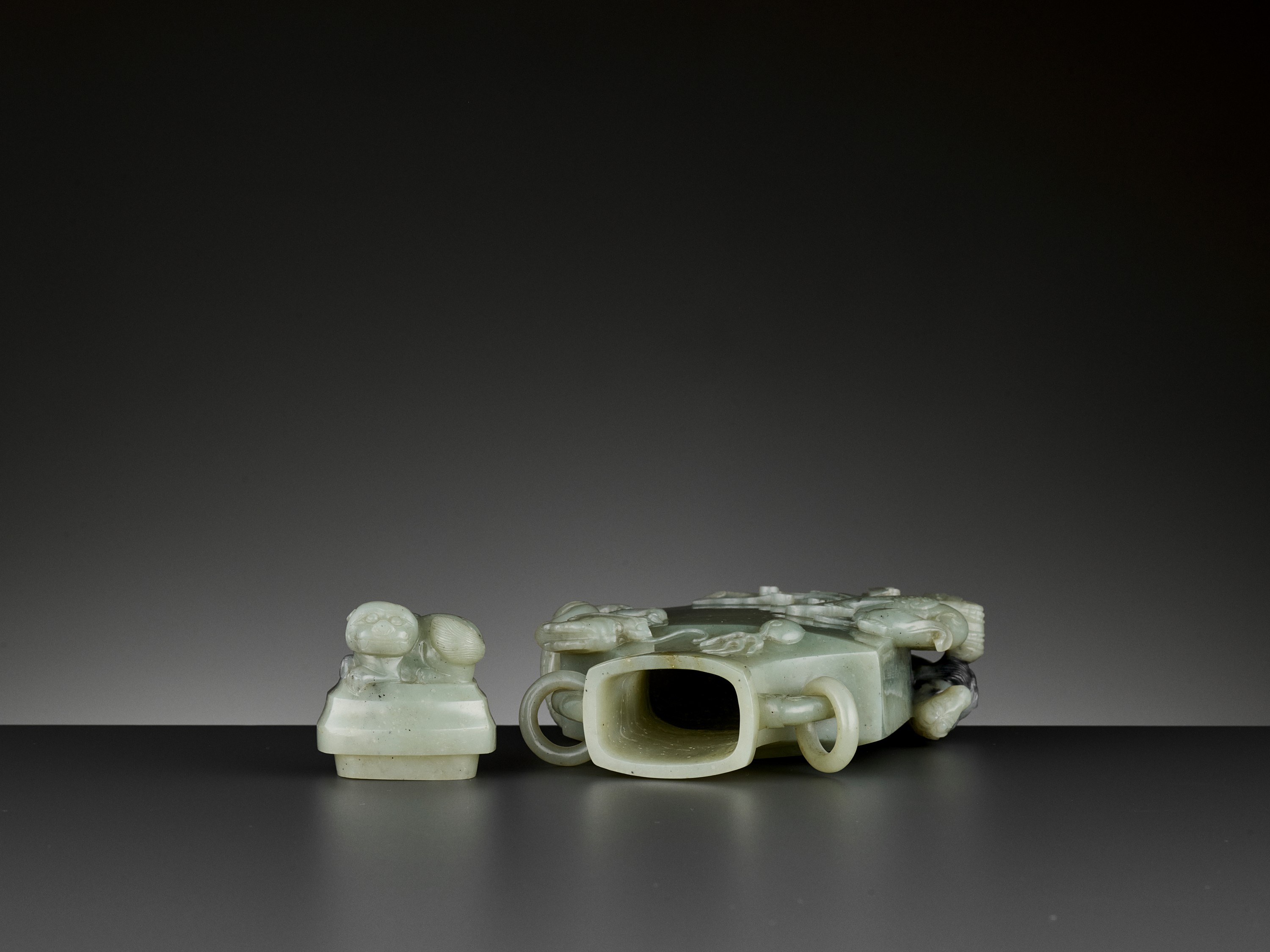 A CELADON AND GREY JADE BALUSTER VASE AND COVER, QING DYNASTY - Image 13 of 15