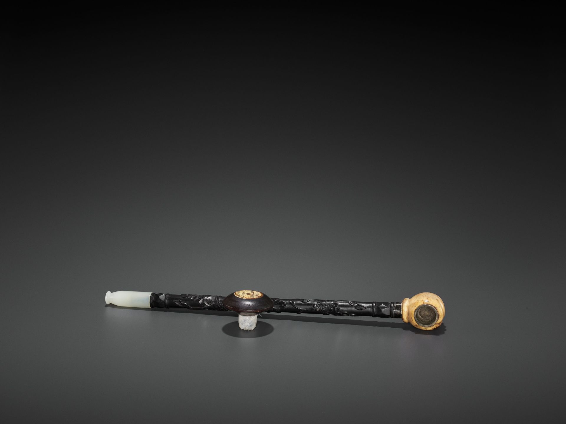 A HARDWOOD OPIUM PIPE WITH JADEITE, IVORY AND ZITAN FITTINGS, LATE QING TO REPUBLIC - Image 4 of 6