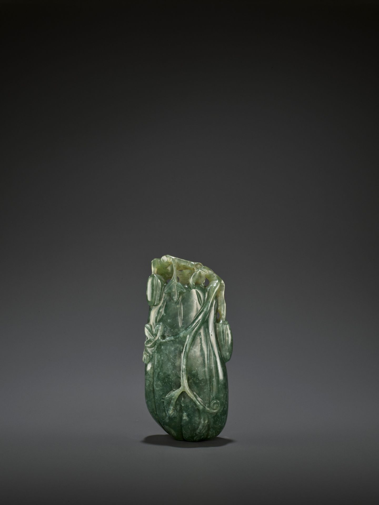 A DARK GREEN JADEITE 'MELON' SOLIFLORE VASE, QING - Bild 6 aus 9