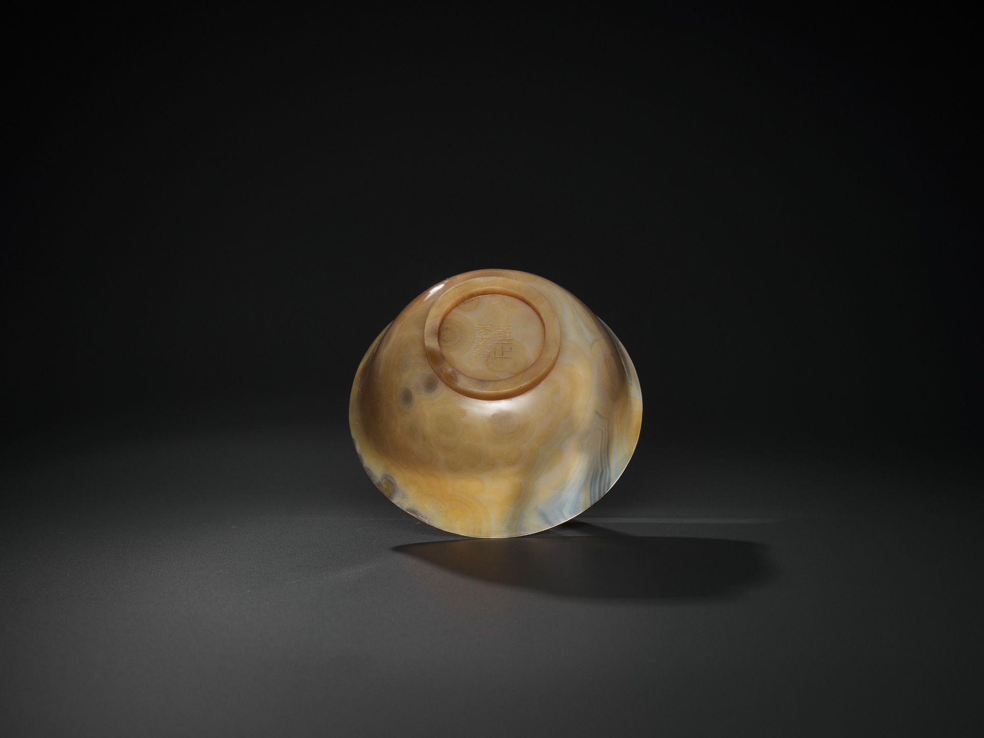 A TRANSLUCENT BANDED AGATE BOWL, QING DYNASTY - Image 11 of 14