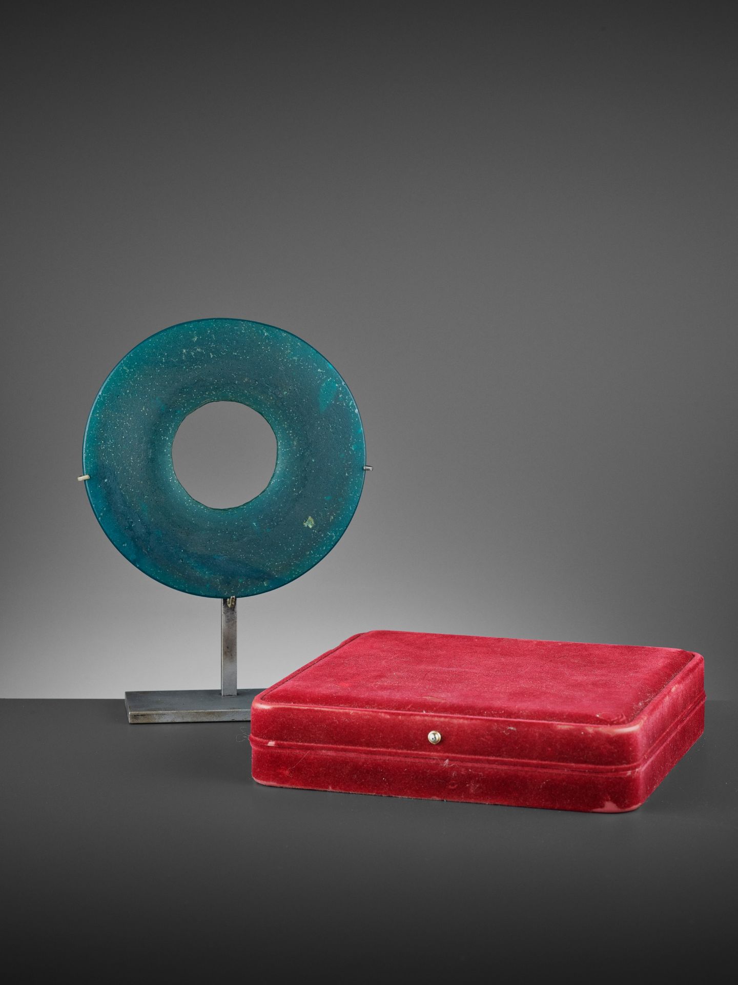 AN AQUAMARINE GREEN GLASS BI DISK, HAN DYNASTY - Image 7 of 8