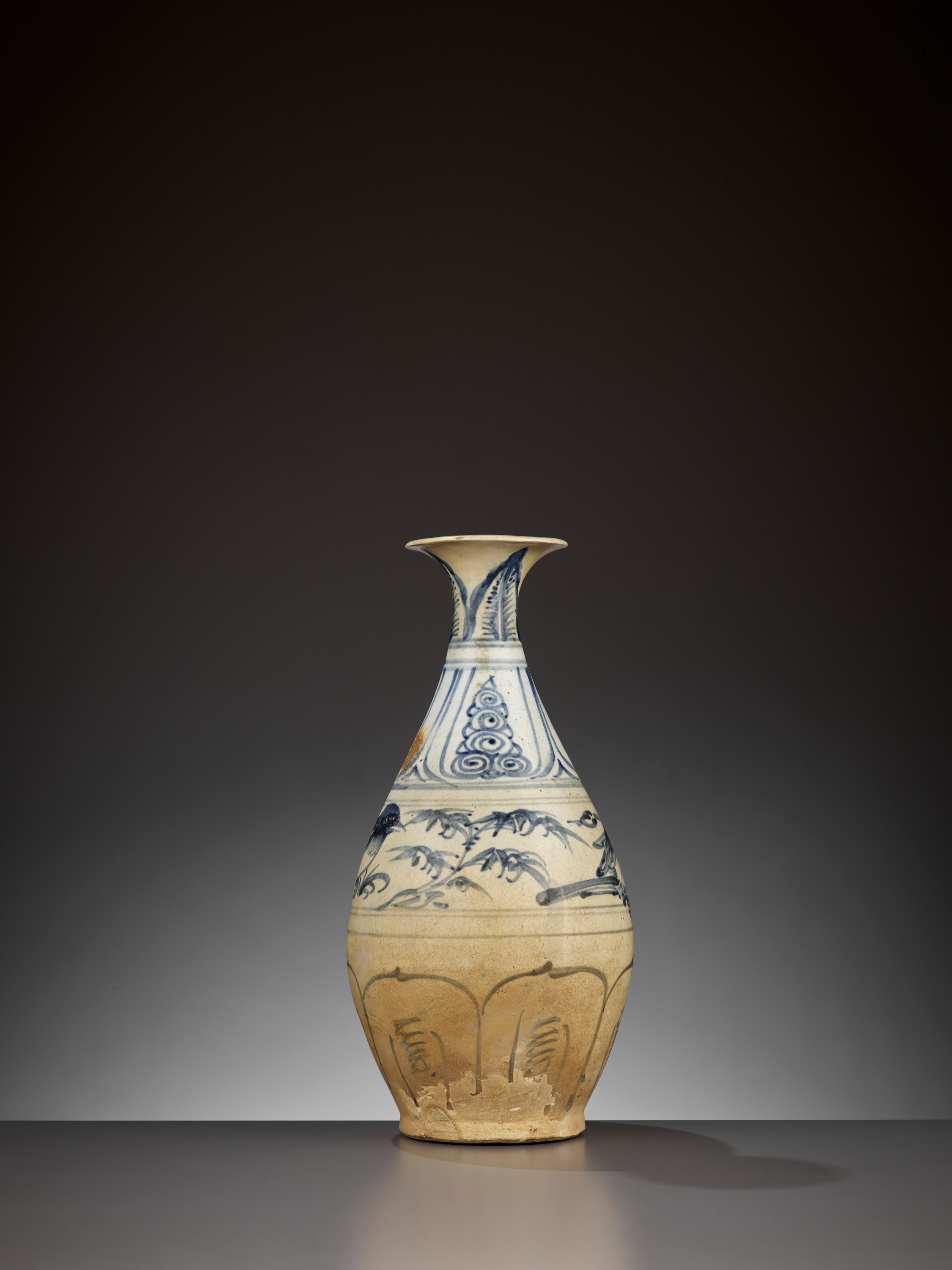 A BLUE AND WHITE BOTTLE, BINH TY BA, LE DYNASTY - Image 4 of 7