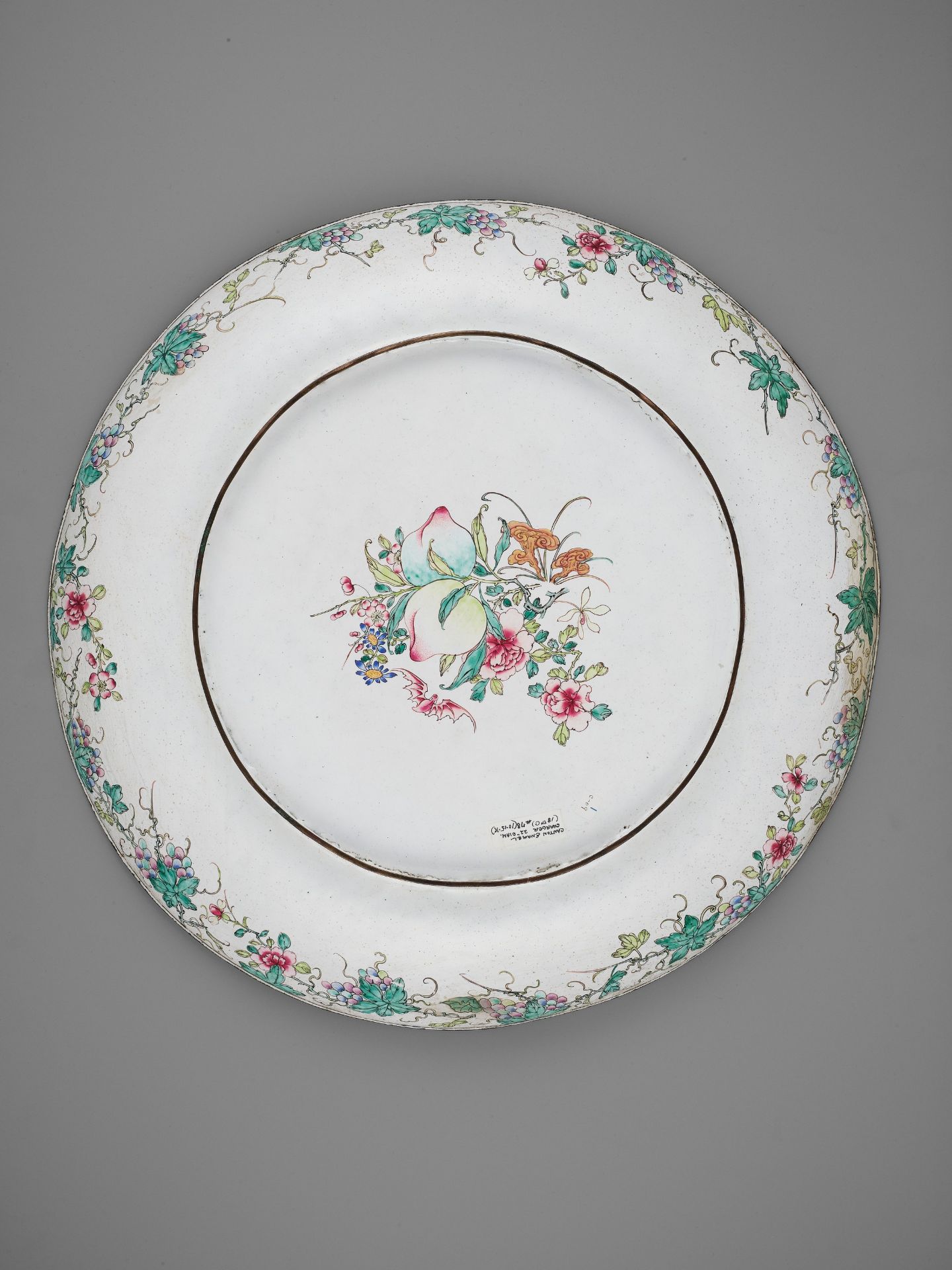 AN EXCEPTIONAL AND VERY LARGE CANTON ENAMEL ‘SCHOLARS’ DISH, EARLY 18TH CENTURY - Image 9 of 12