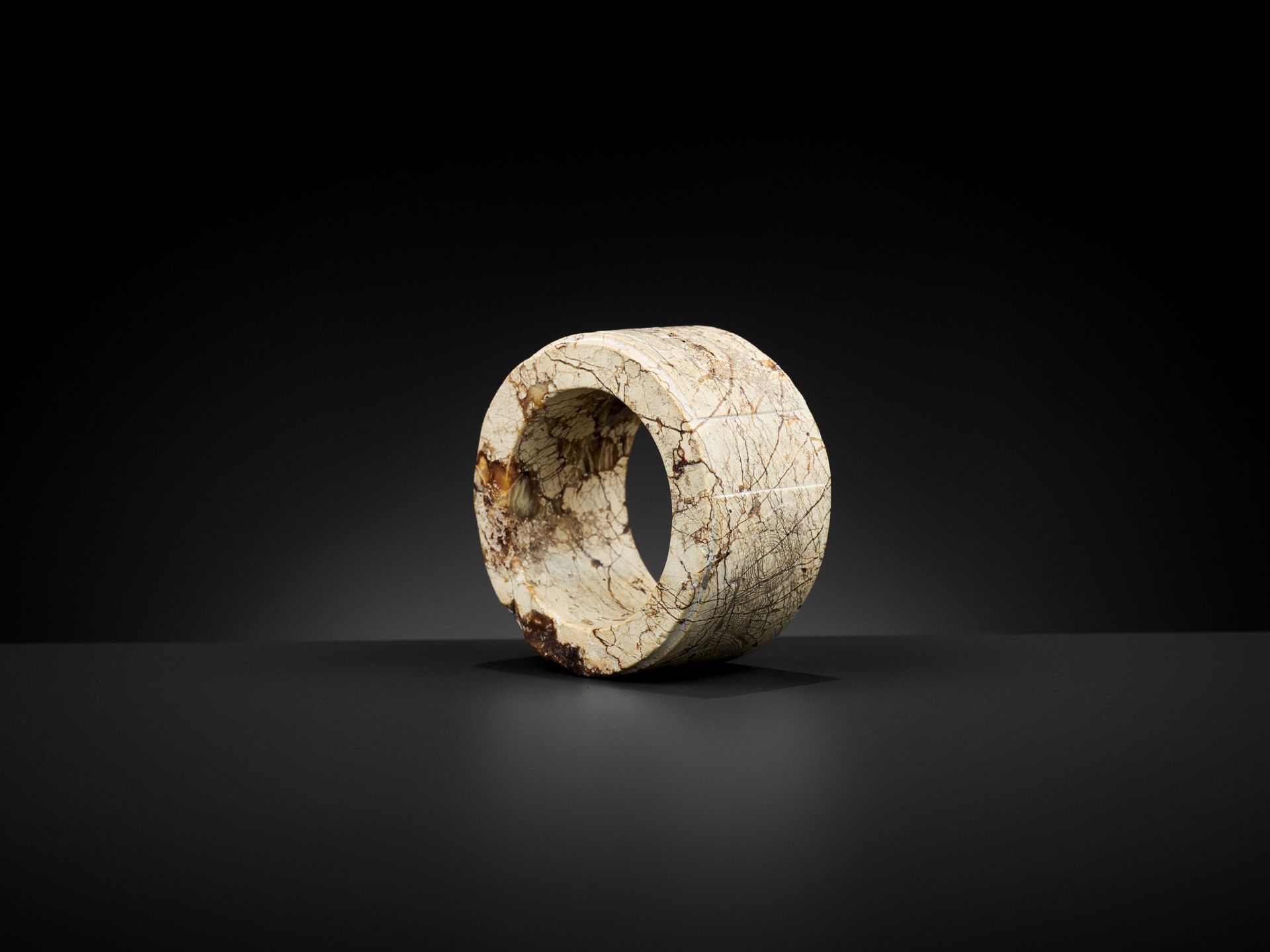 AN IVORY JADE BANGLE, LIANGZHU CULTURE - Image 2 of 11