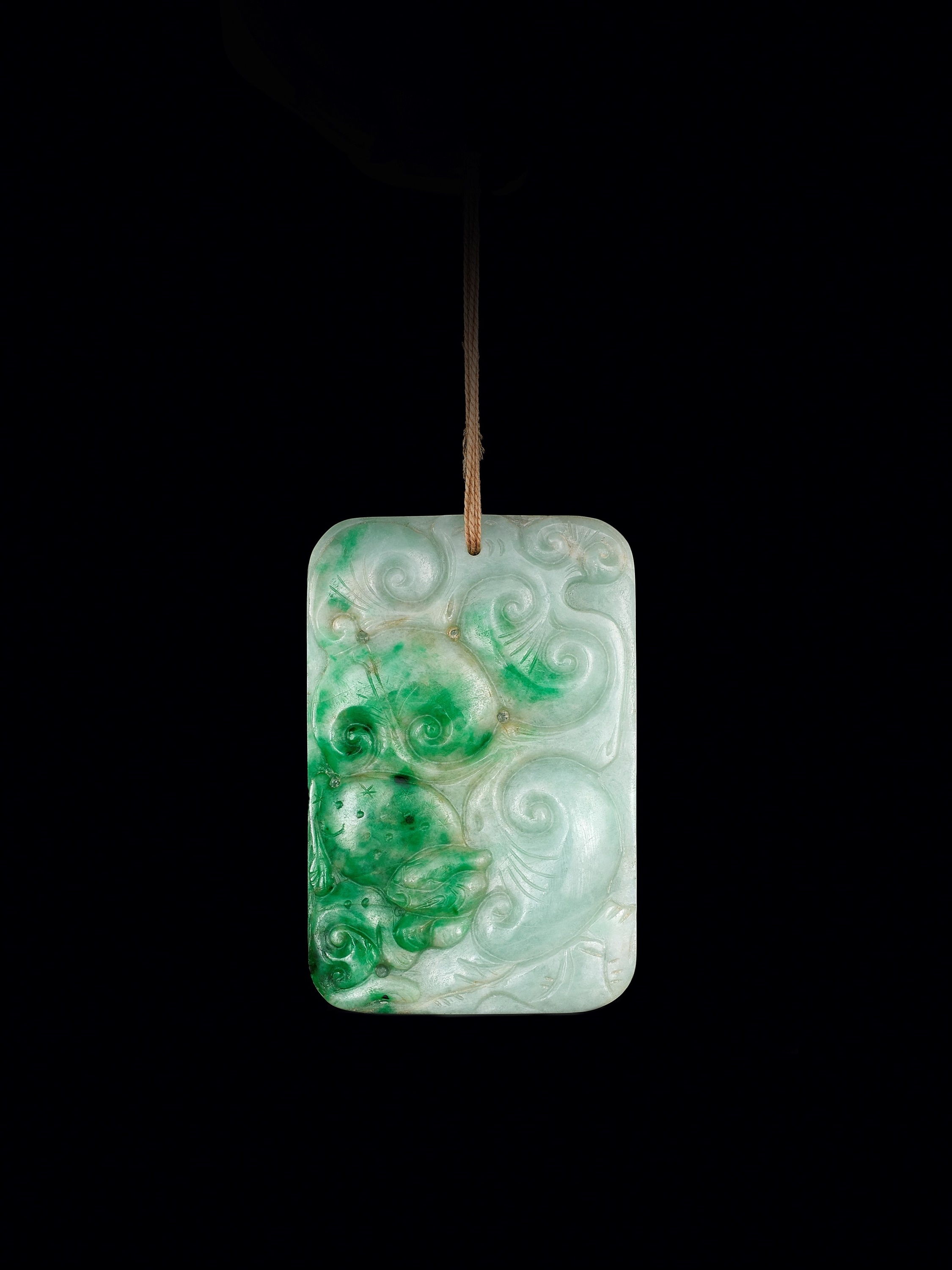 AN APPLE- AND EMERALD-GREEN JADEITE 'LINGZHI' PLAQUE, QING DYNASTY
