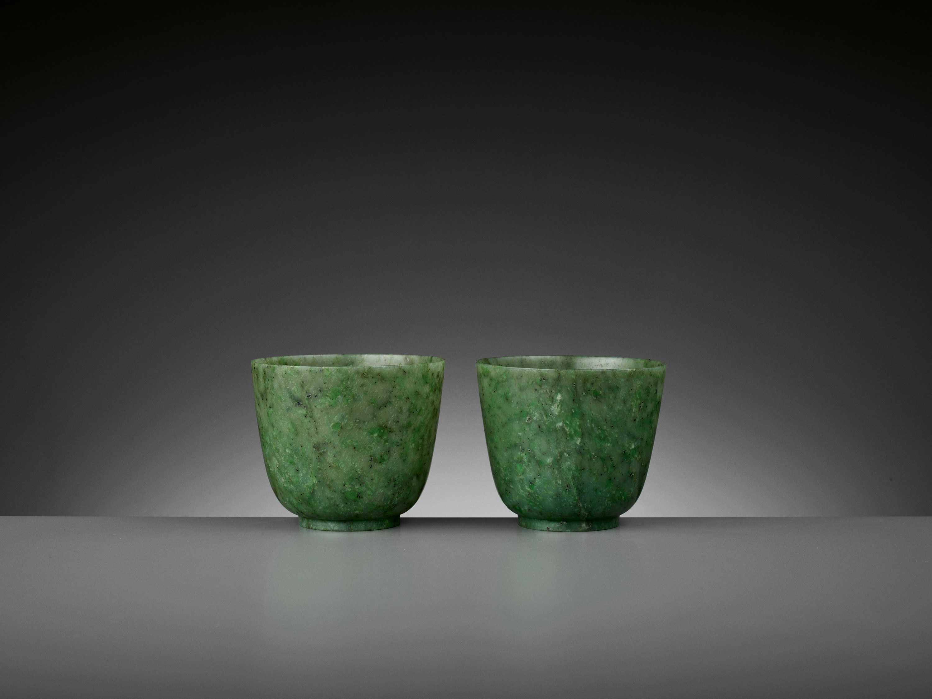 A PAIR OF SPINACH-GREEN JADE CUPS, QING DYNASTY - Image 3 of 8