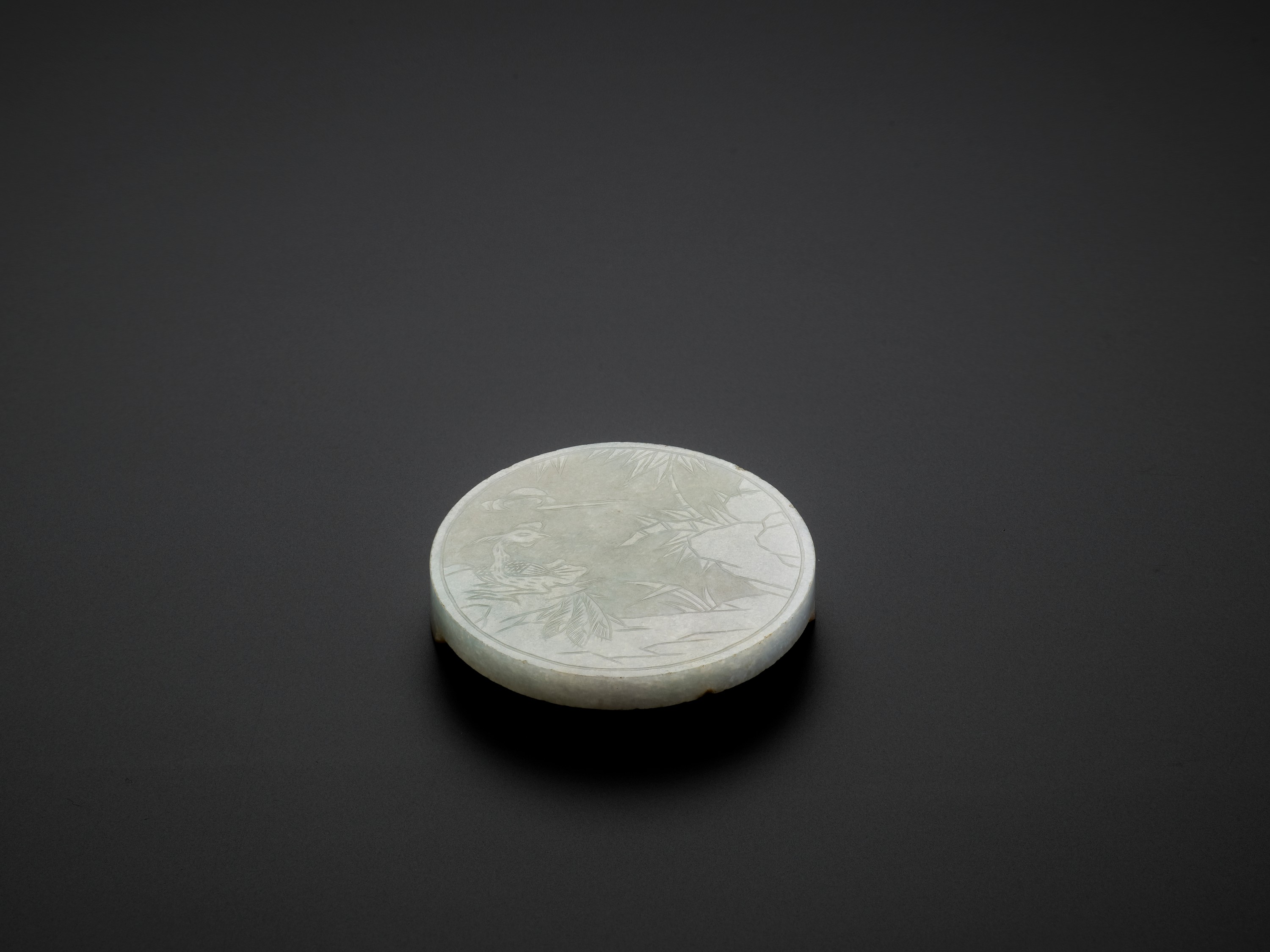 A PALE CELADON JADE BELT PLAQUE, QING DYNASTY OR EARLIER - Image 3 of 4