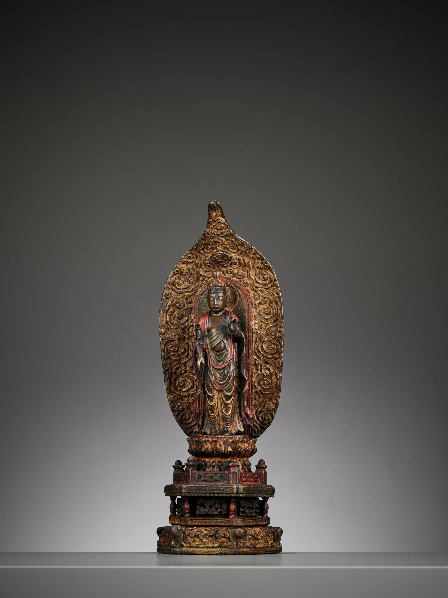 A POLYCHROME ENAMELED BRONZE FIGURE OF KANNON BOSATSU, LATE EDO PERIOD - Image 4 of 10