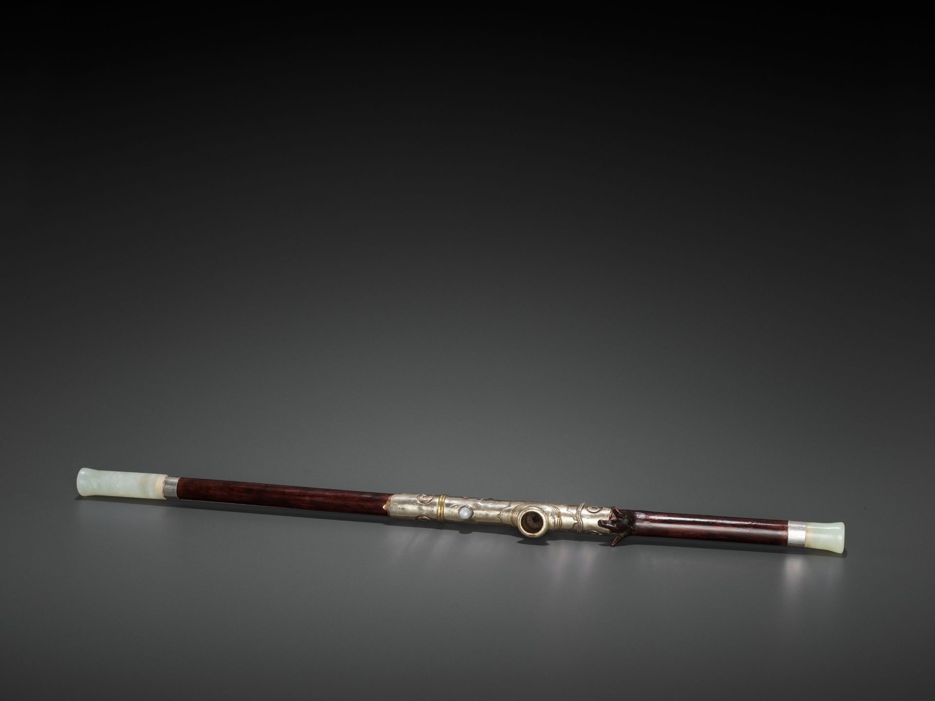 A BAMBOO OPIUM PIPE WITH HARDSTONE, SILVER AND YIXING CERAMIC FITTINGS, LATE QING TO REPUBLIC - Bild 6 aus 10