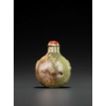 A GREEN AND RUSSET JADE SNUFF BOTTLE, QING DYNASTY